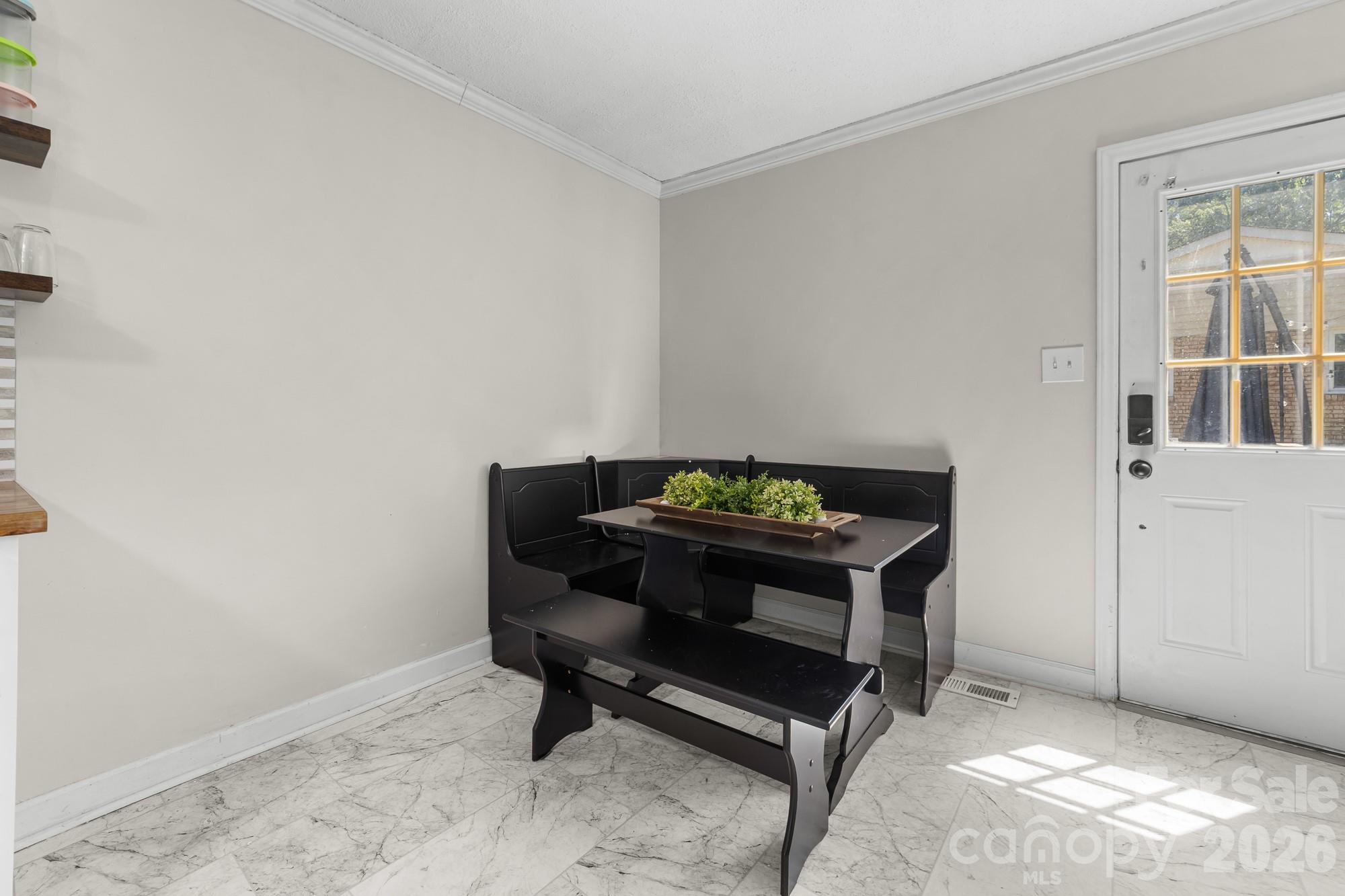 402 Wooddale Drive Property Photo 18