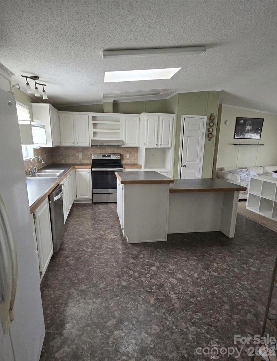 1276 Forest Ridge Drive Property Photo 2