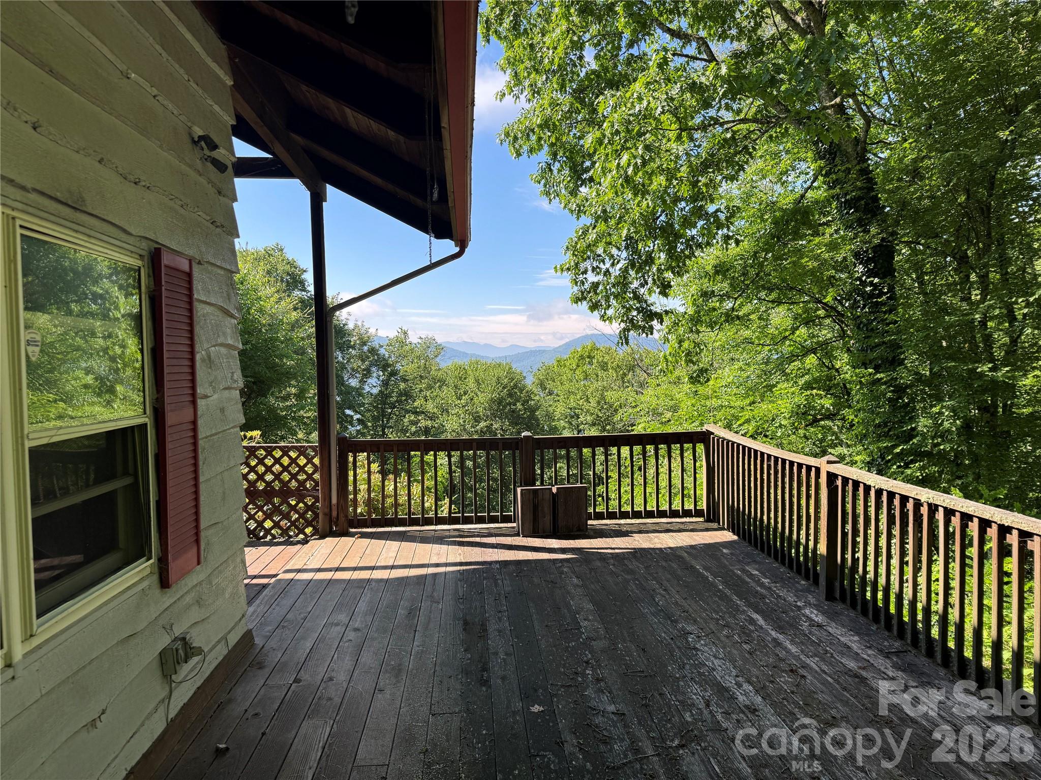 2085 Laurel Ridge Property Photo 4