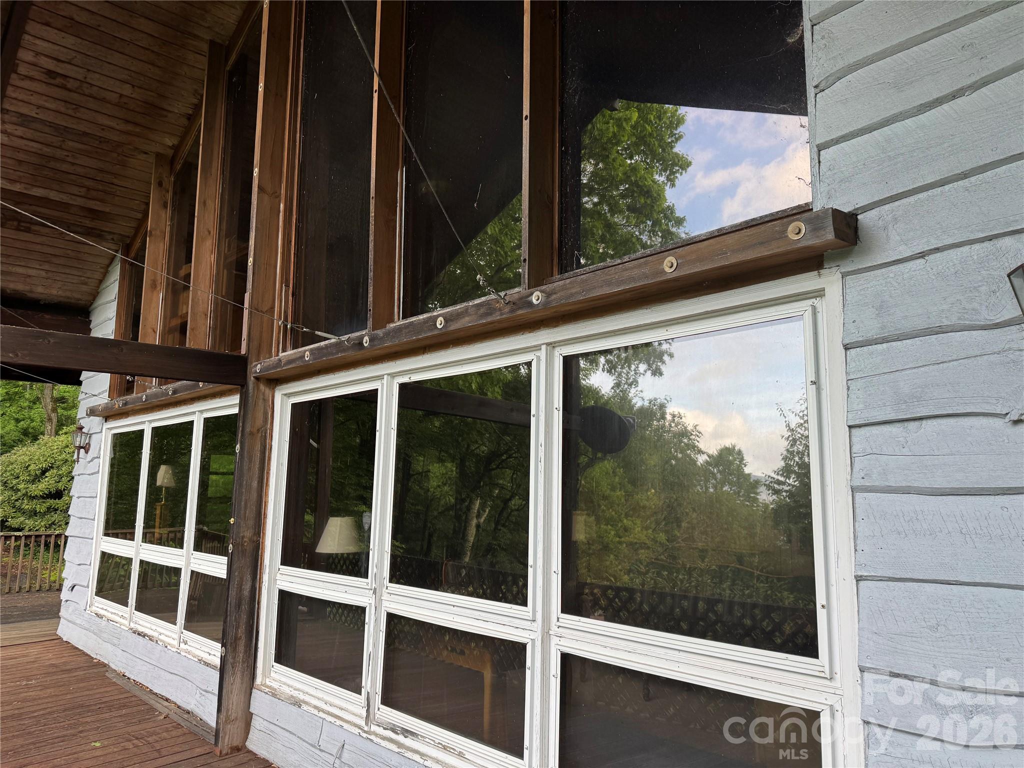 2085 Laurel Ridge Property Photo 9