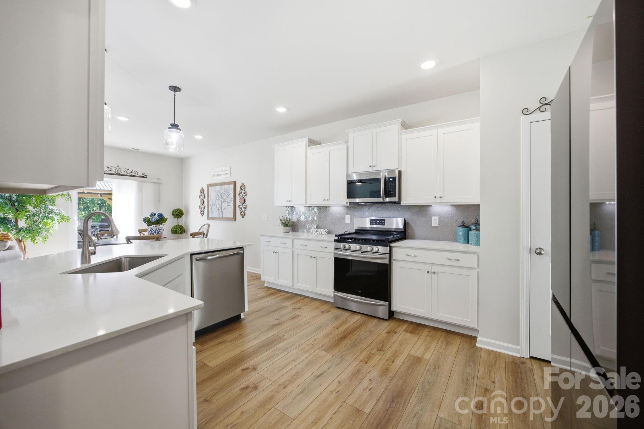 5688 Newton Way Property Photo 8