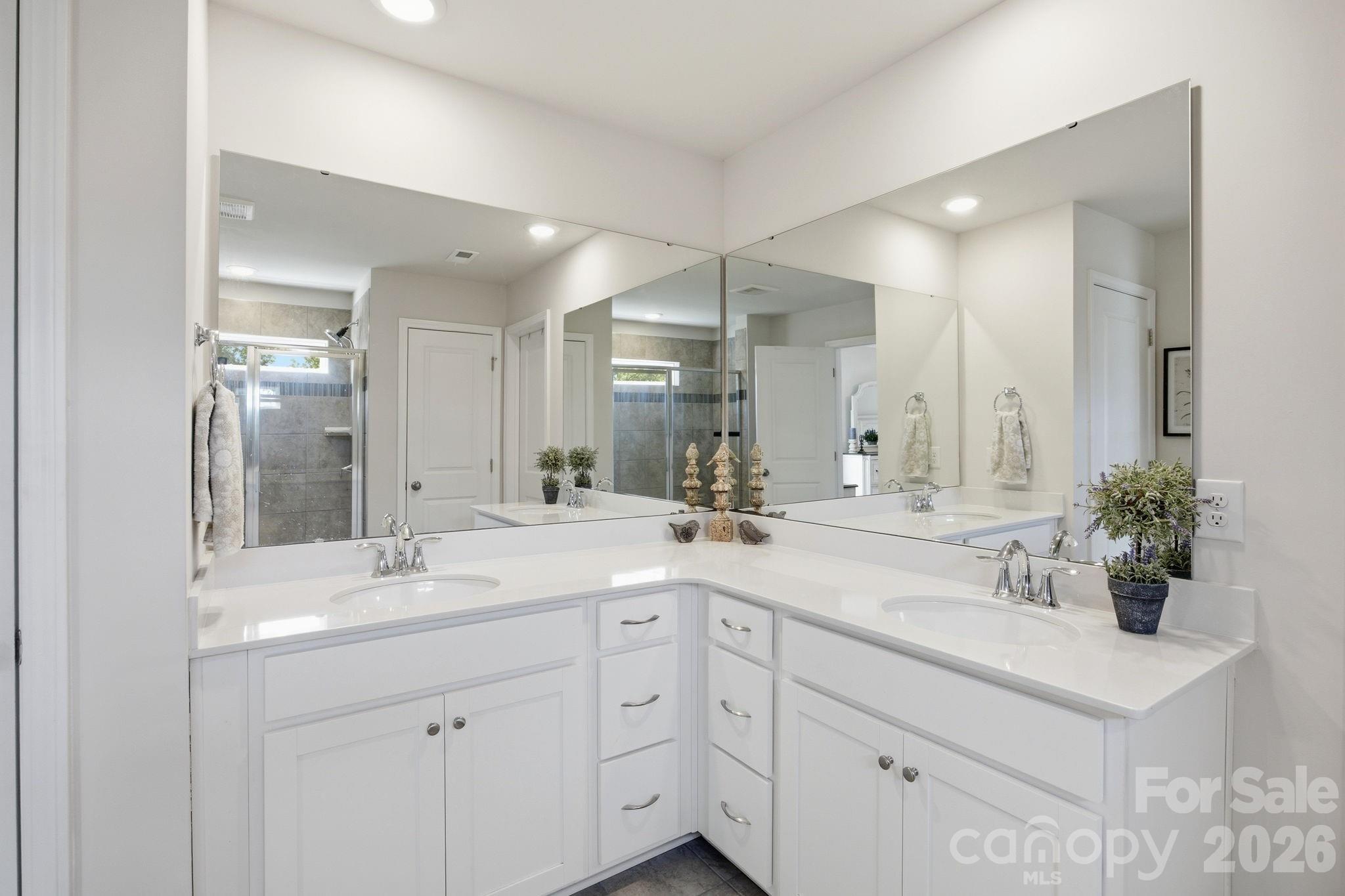 5688 Newton Way Property Photo 33