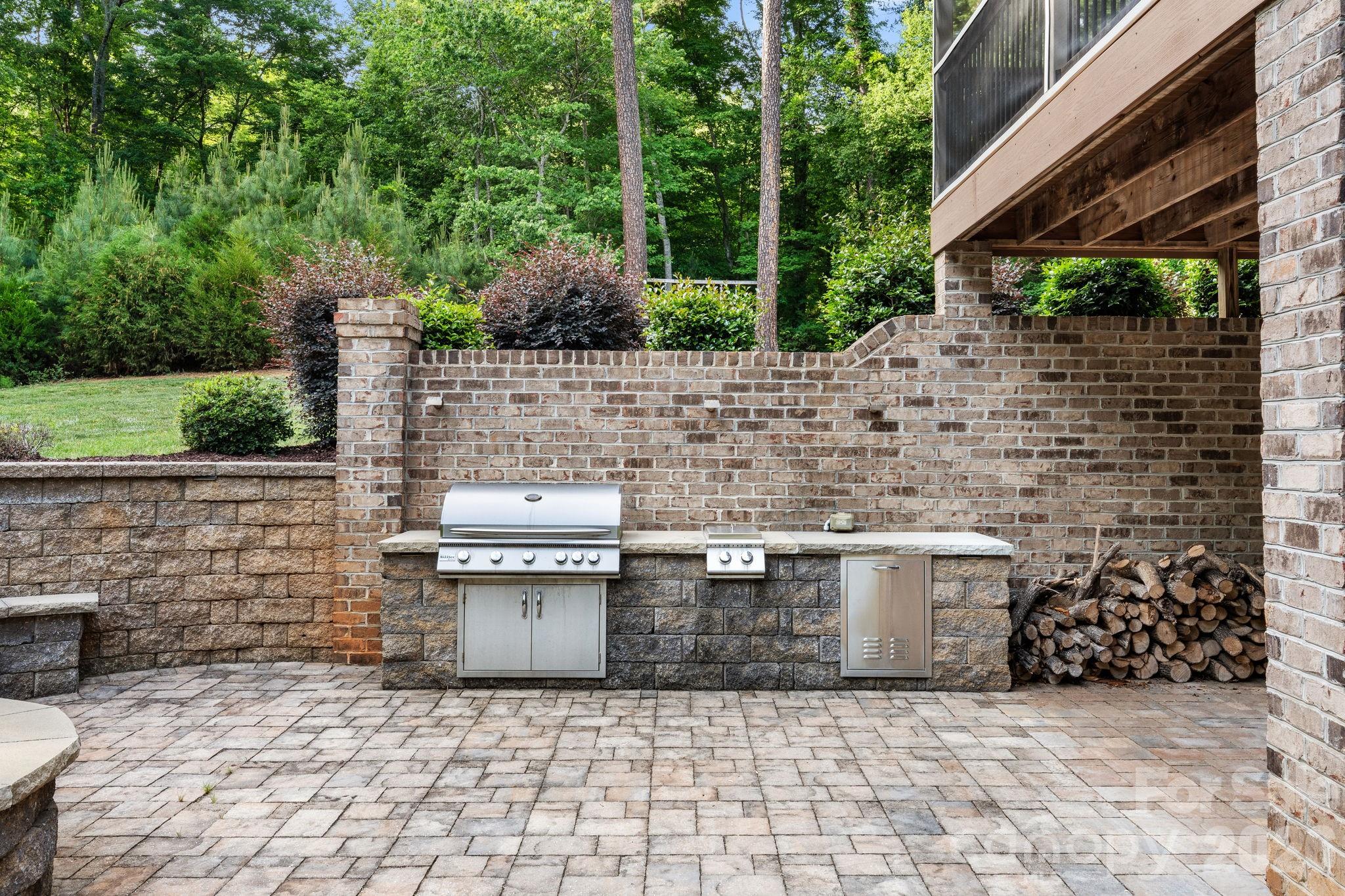 8050 Windswept Drive Property Photo 8