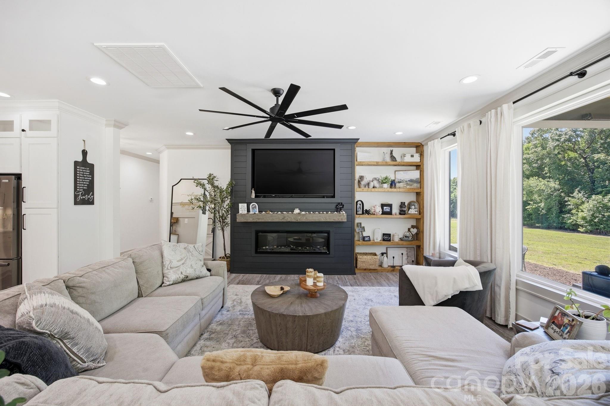 8815 Bringle Ferry Road Property Photo 9