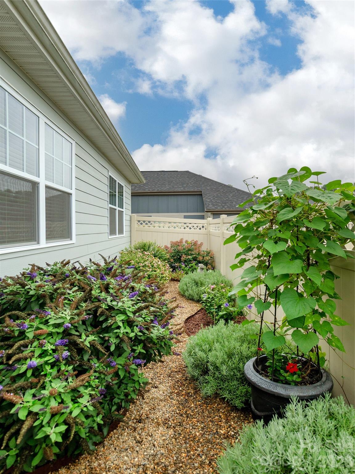 743 Summerfield Place Property Photo 34