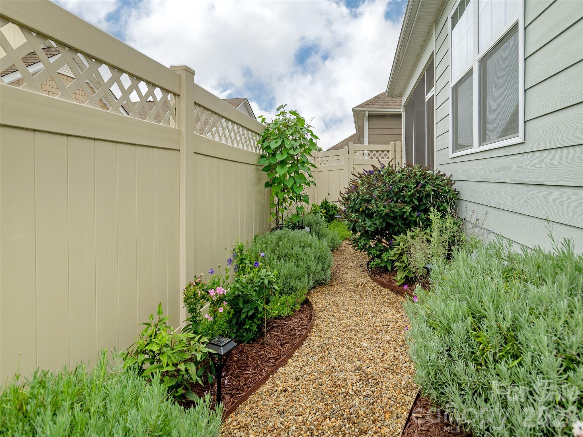 743 Summerfield Place Property Photo 36
