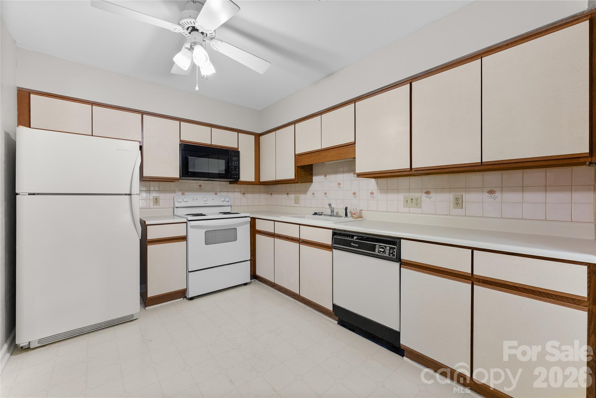 4102 Dominic Lane Property Photo 4