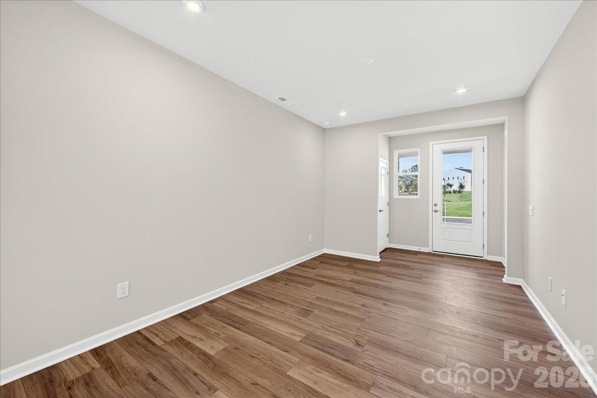 6049 Longar Lane Property Photo 5