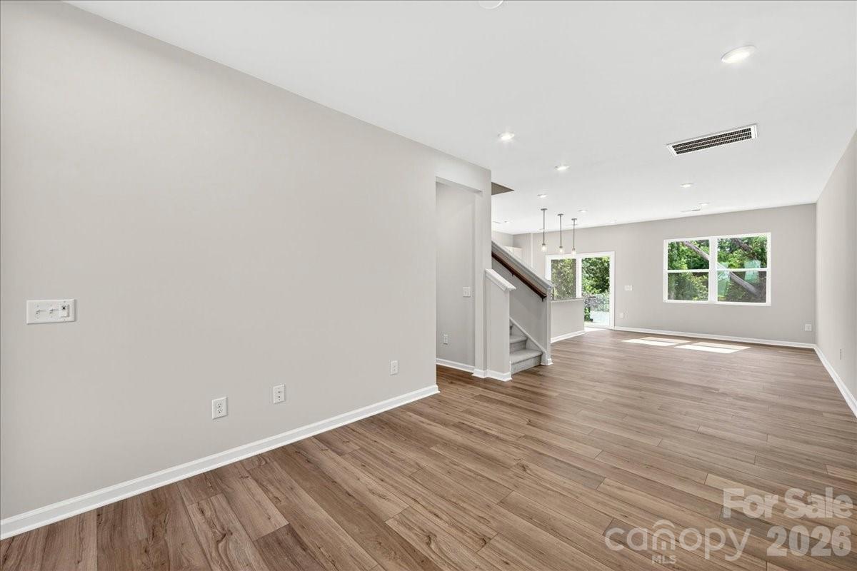 6049 Longar Lane Property Photo 7