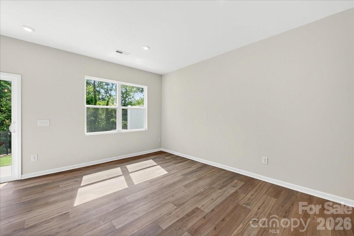 6049 Longar Lane Property Photo 8