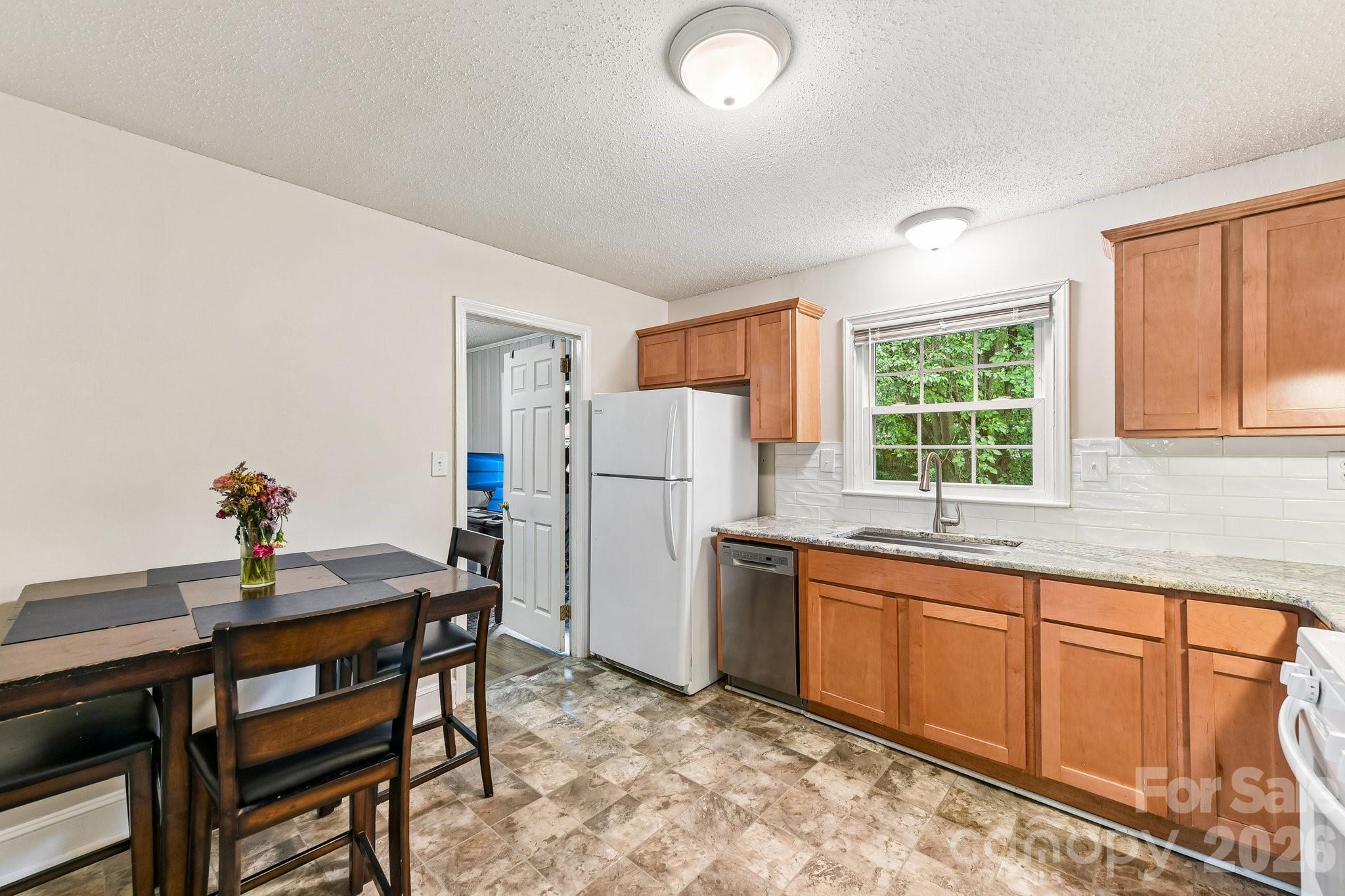 933 Clanton Road Property Photo 8