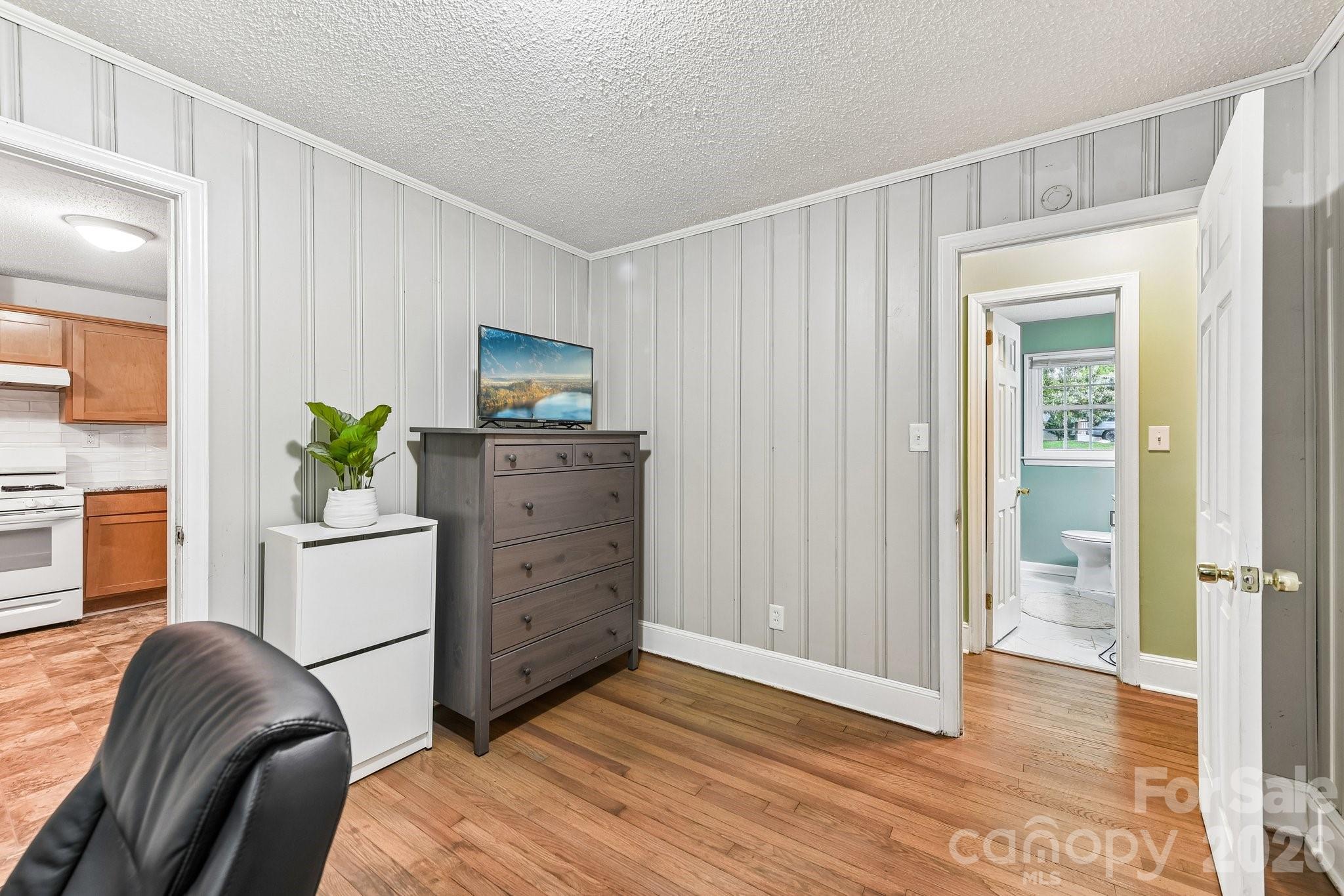 933 Clanton Road Property Photo 16