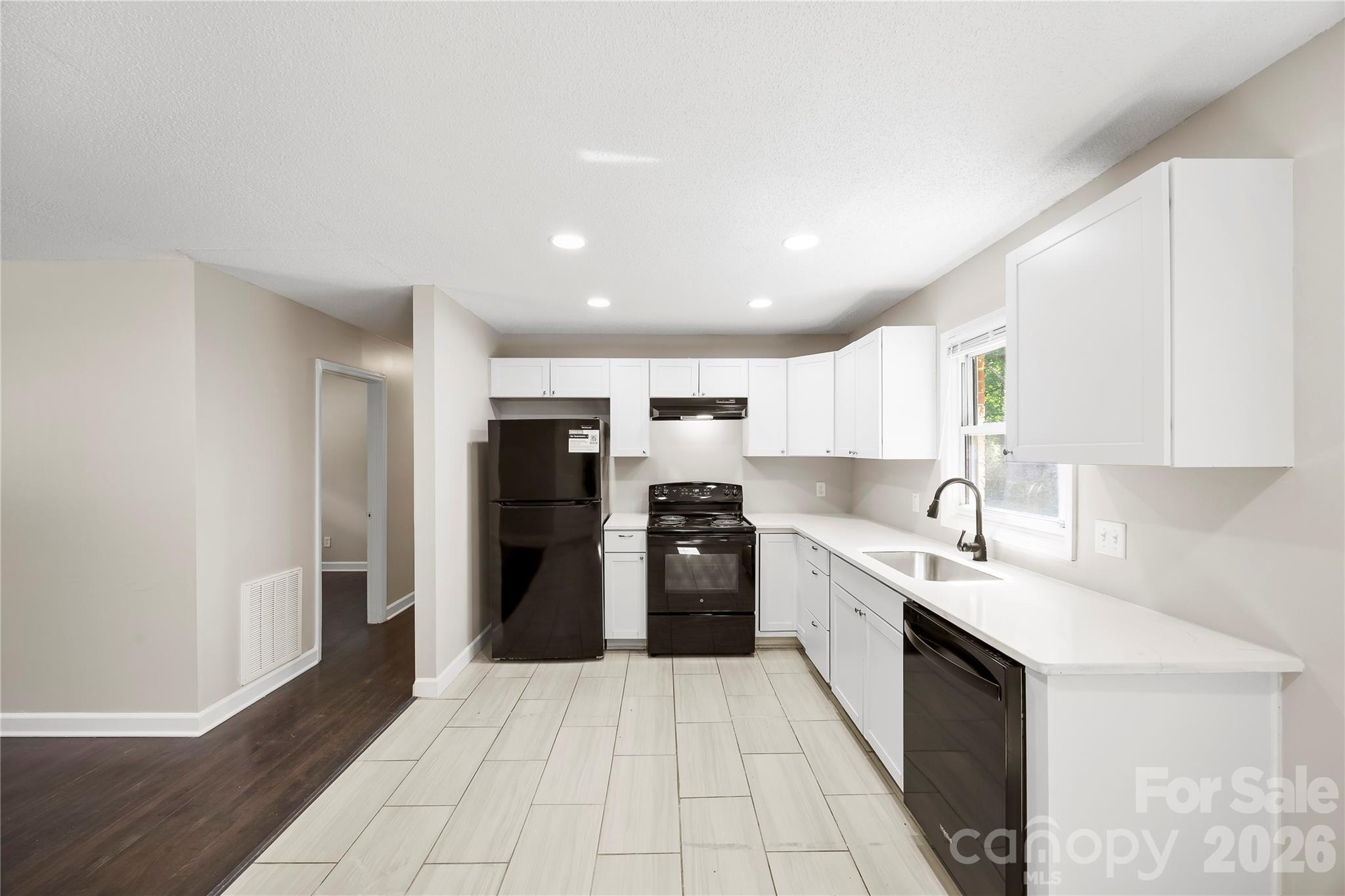 723 Vancouver Lane Property Photo 2