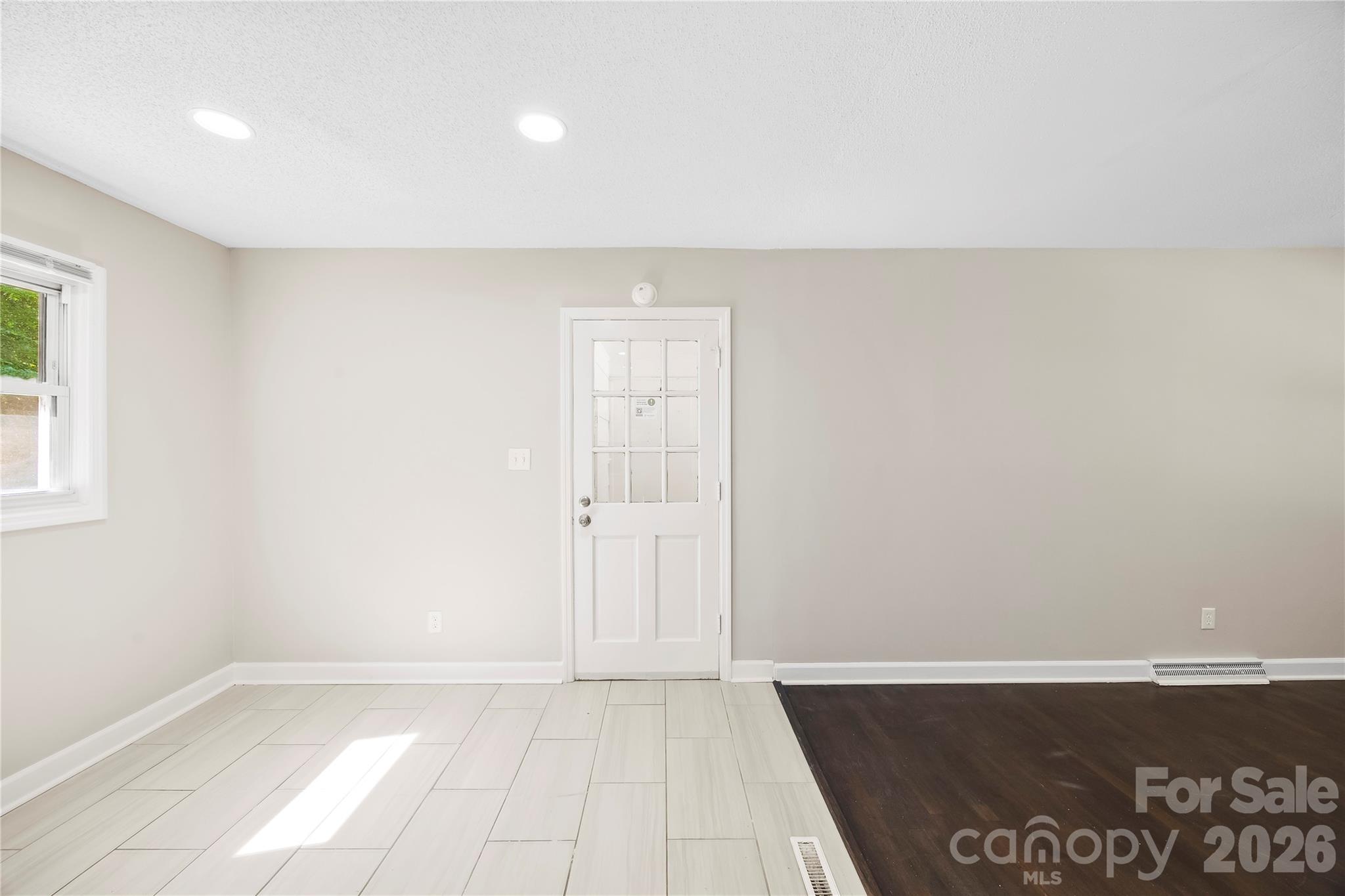 723 Vancouver Lane Property Photo 9
