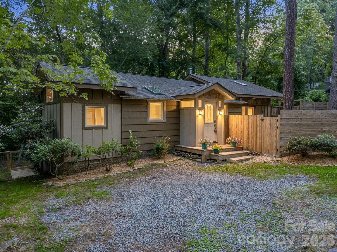 701 Azalea Avenue Property Photo 1