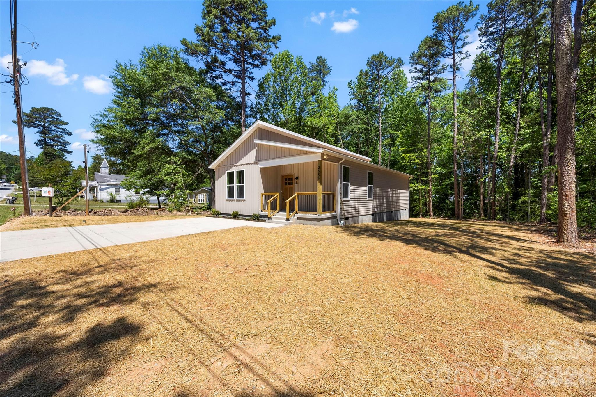2555 Winfield Street Property Photo 3