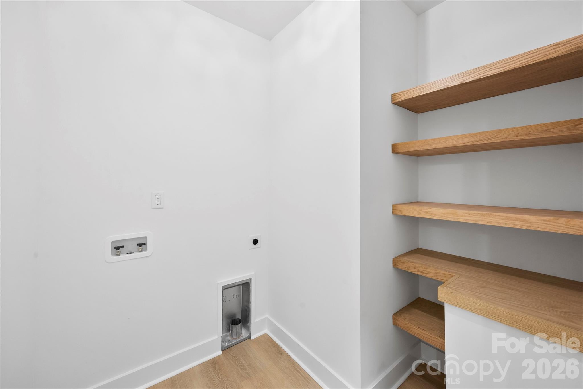 2555 Winfield Street Property Photo 17
