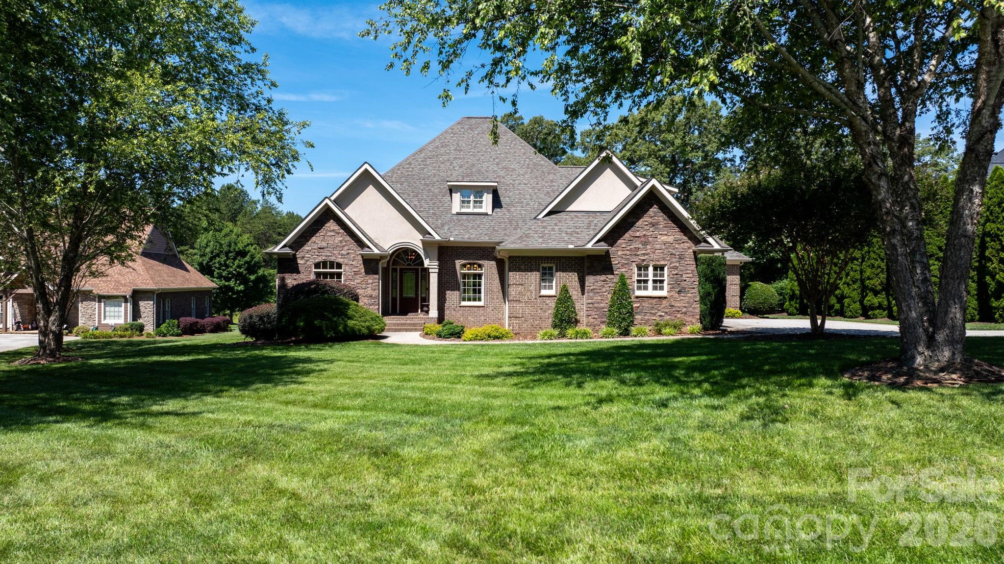 1055 Catawba Greens Drive Property Photo 1