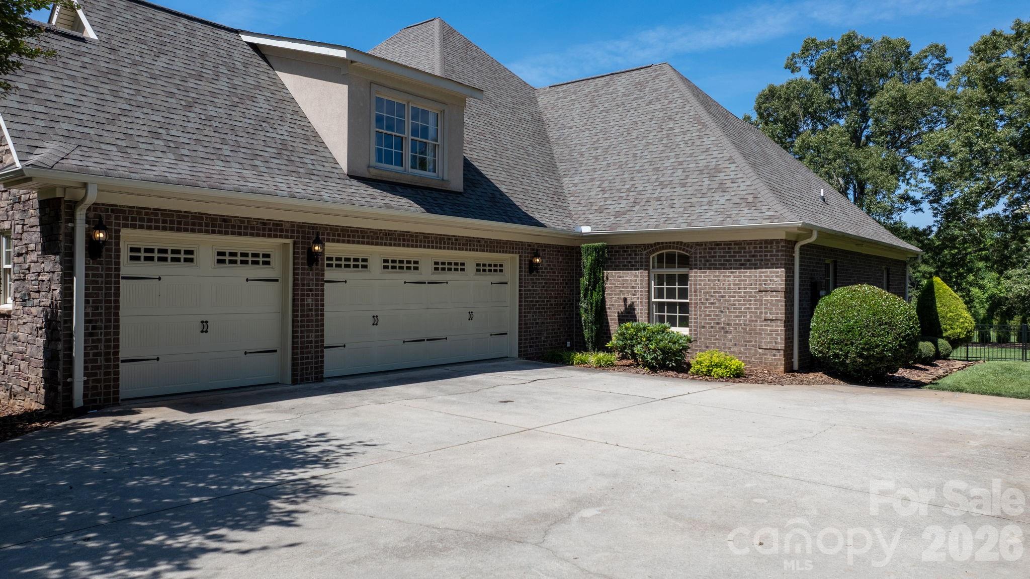 1055 Catawba Greens Drive Property Photo 3