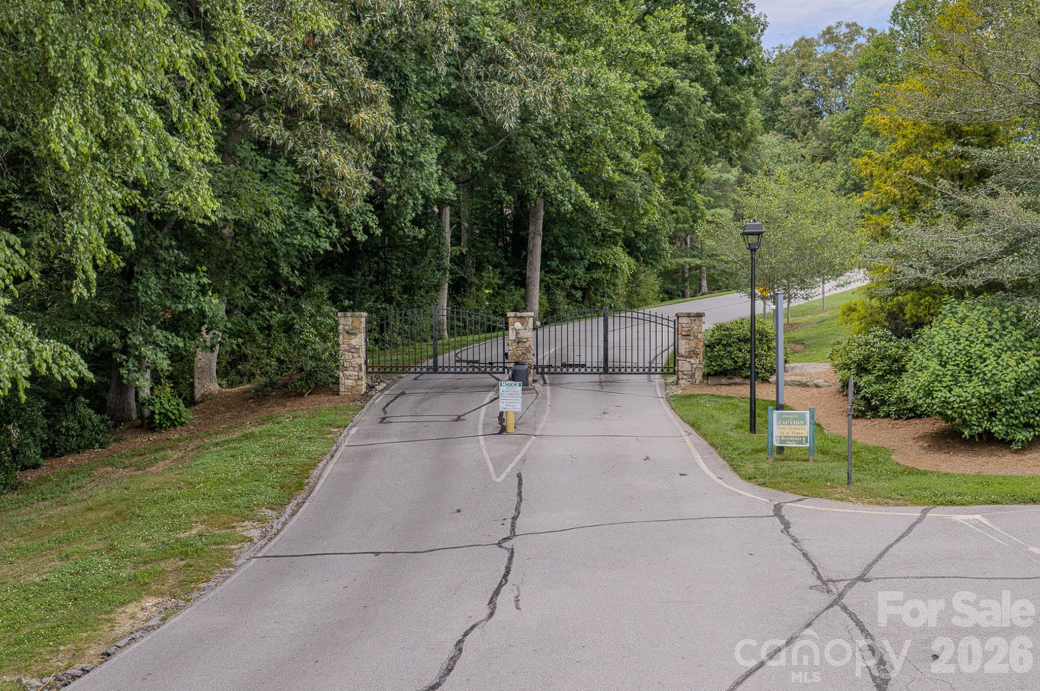 329 Mountain Crest Drive Property Photo 4