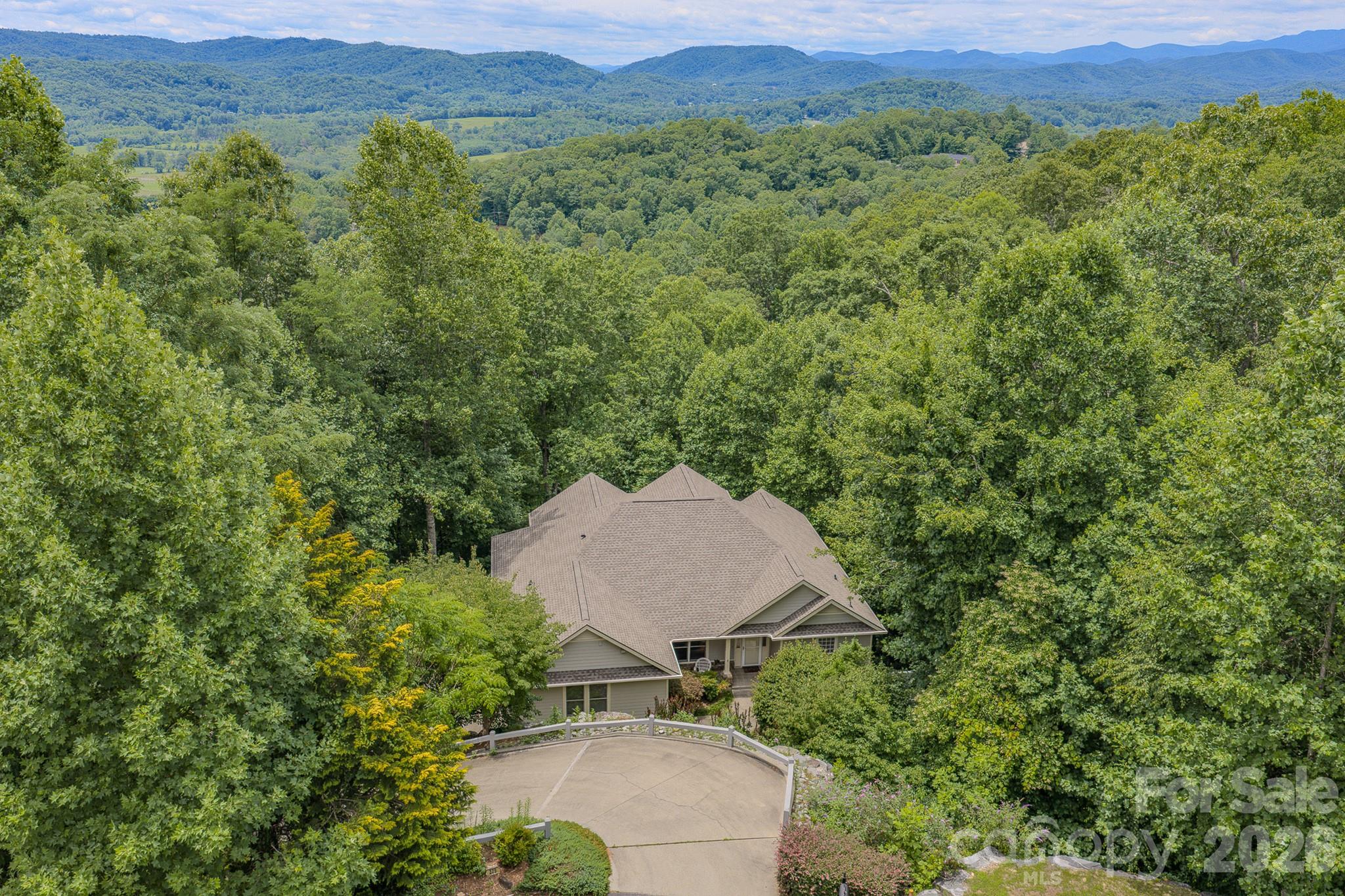 329 Mountain Crest Drive Property Photo 5