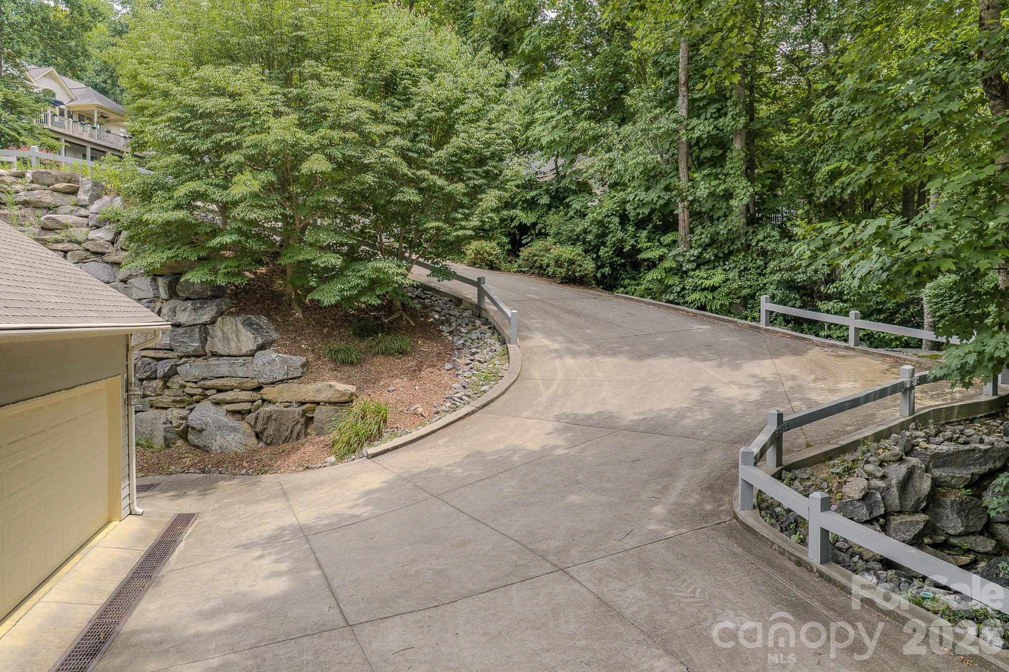 329 Mountain Crest Drive Property Photo 32