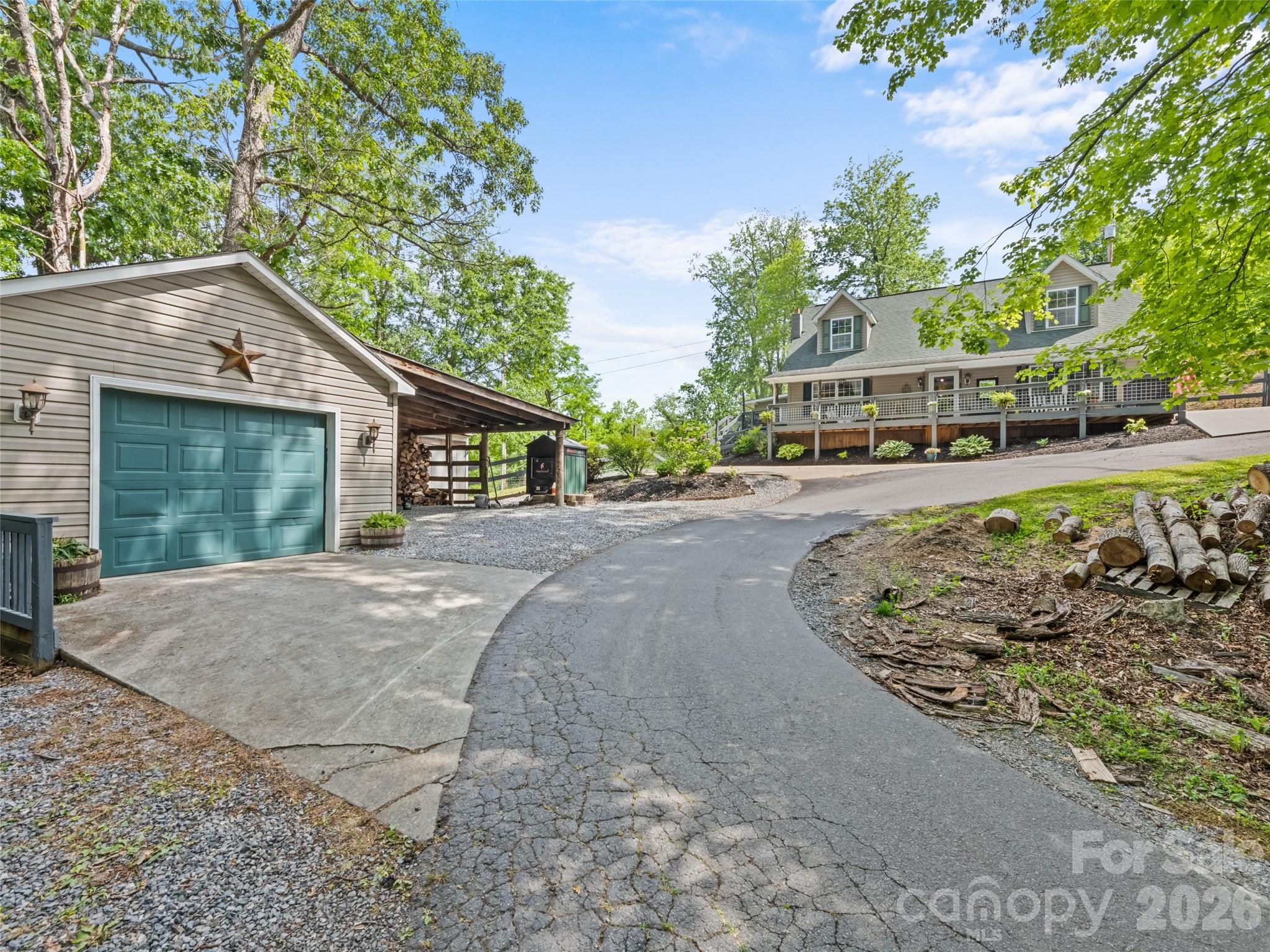 222 Thistle Ridge Property Photo 1