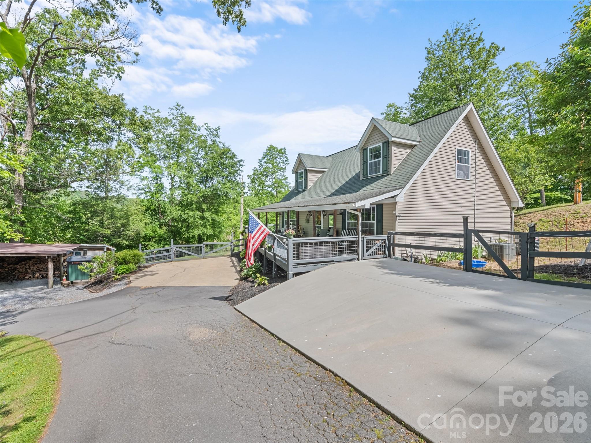 222 Thistle Ridge Property Photo 3