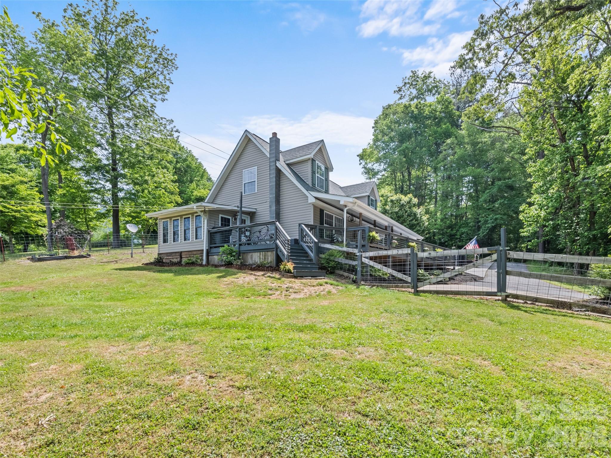 222 Thistle Ridge Property Photo 4
