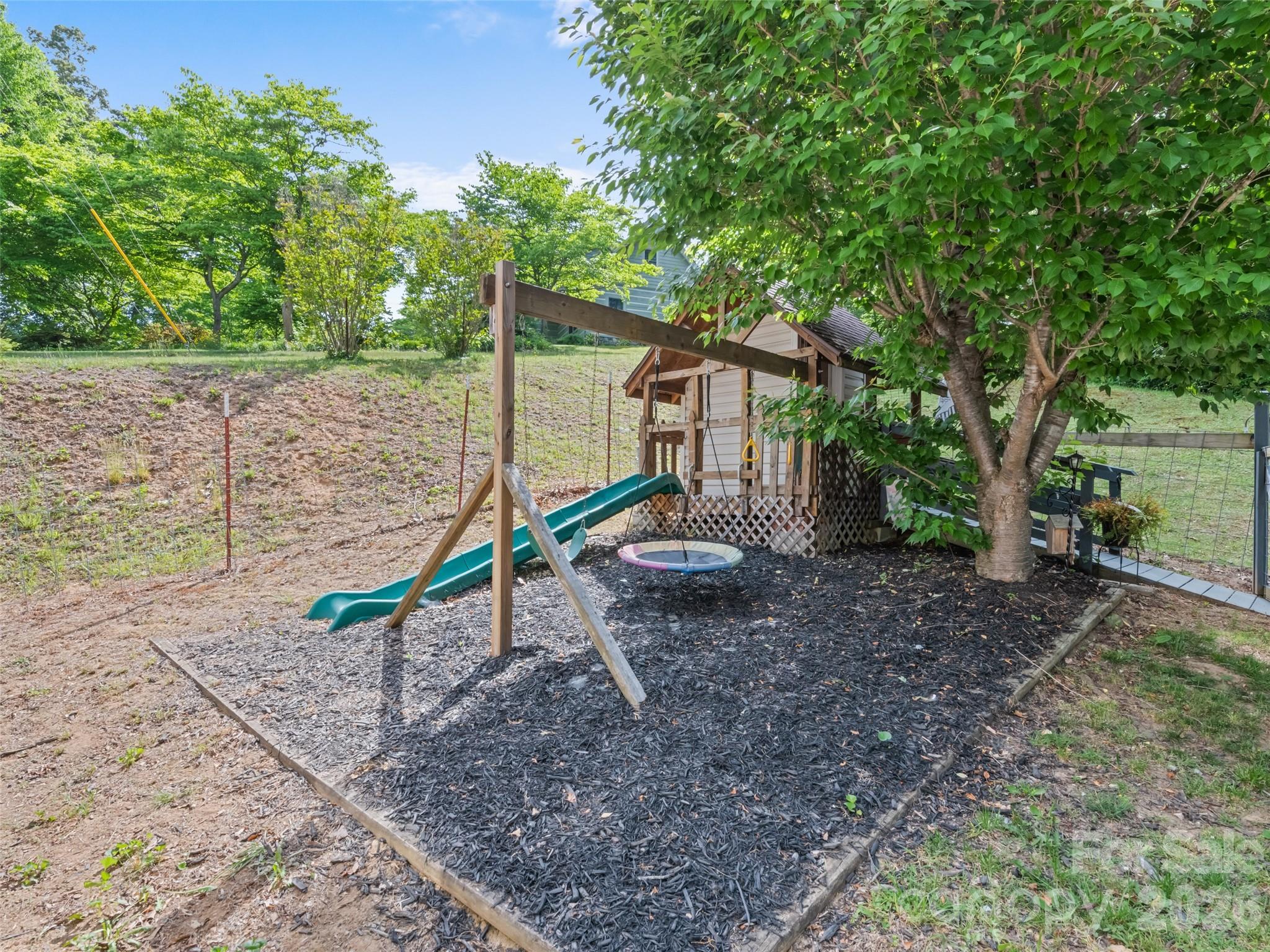 222 Thistle Ridge Property Photo 6