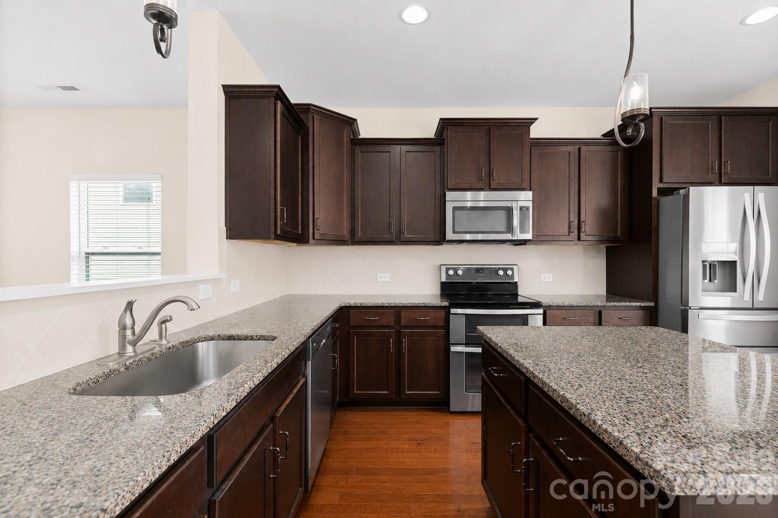 427 Inlet Place Drive Property Photo 4