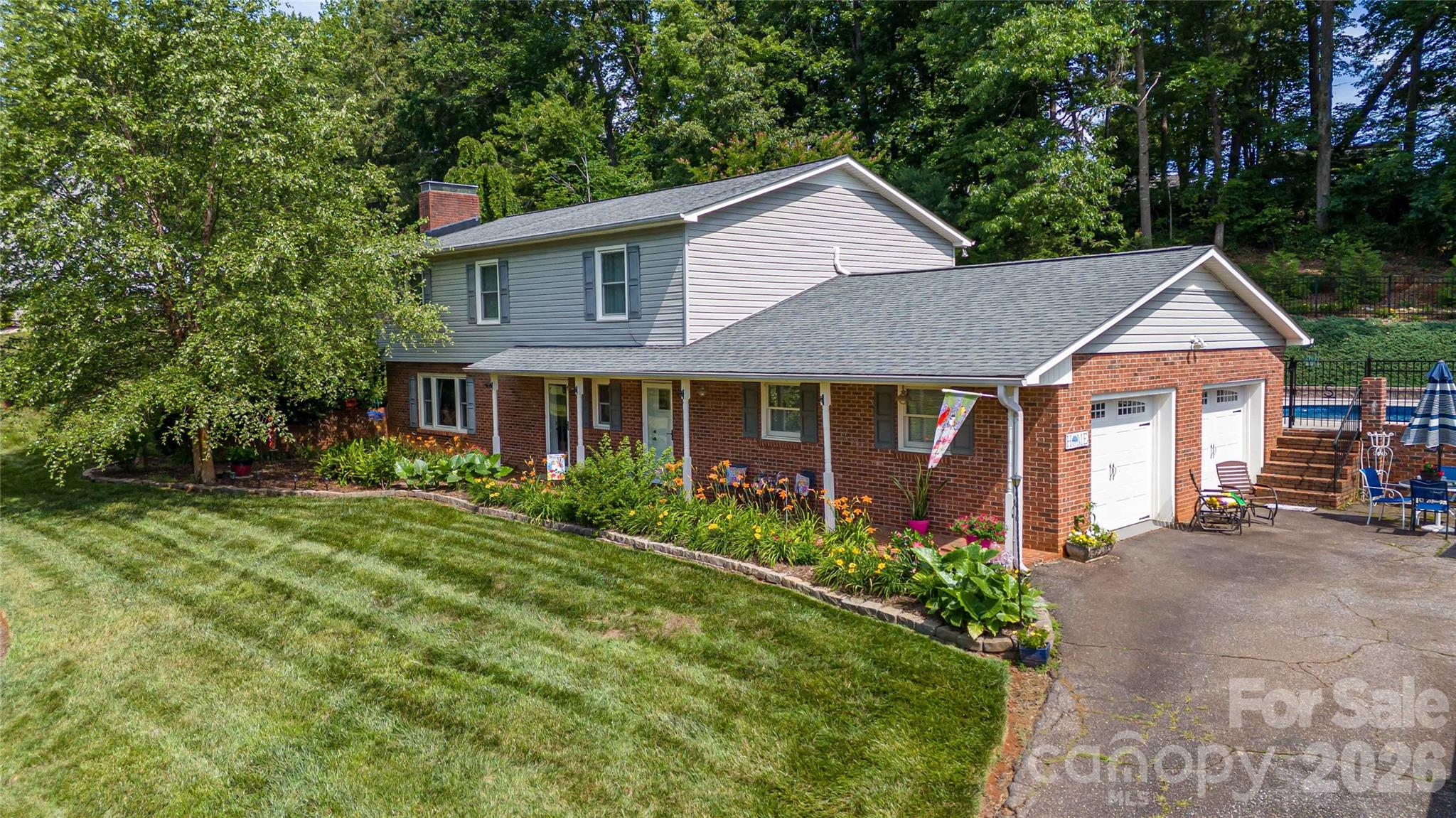 2959 Ramblewoods Drive Property Photo 2