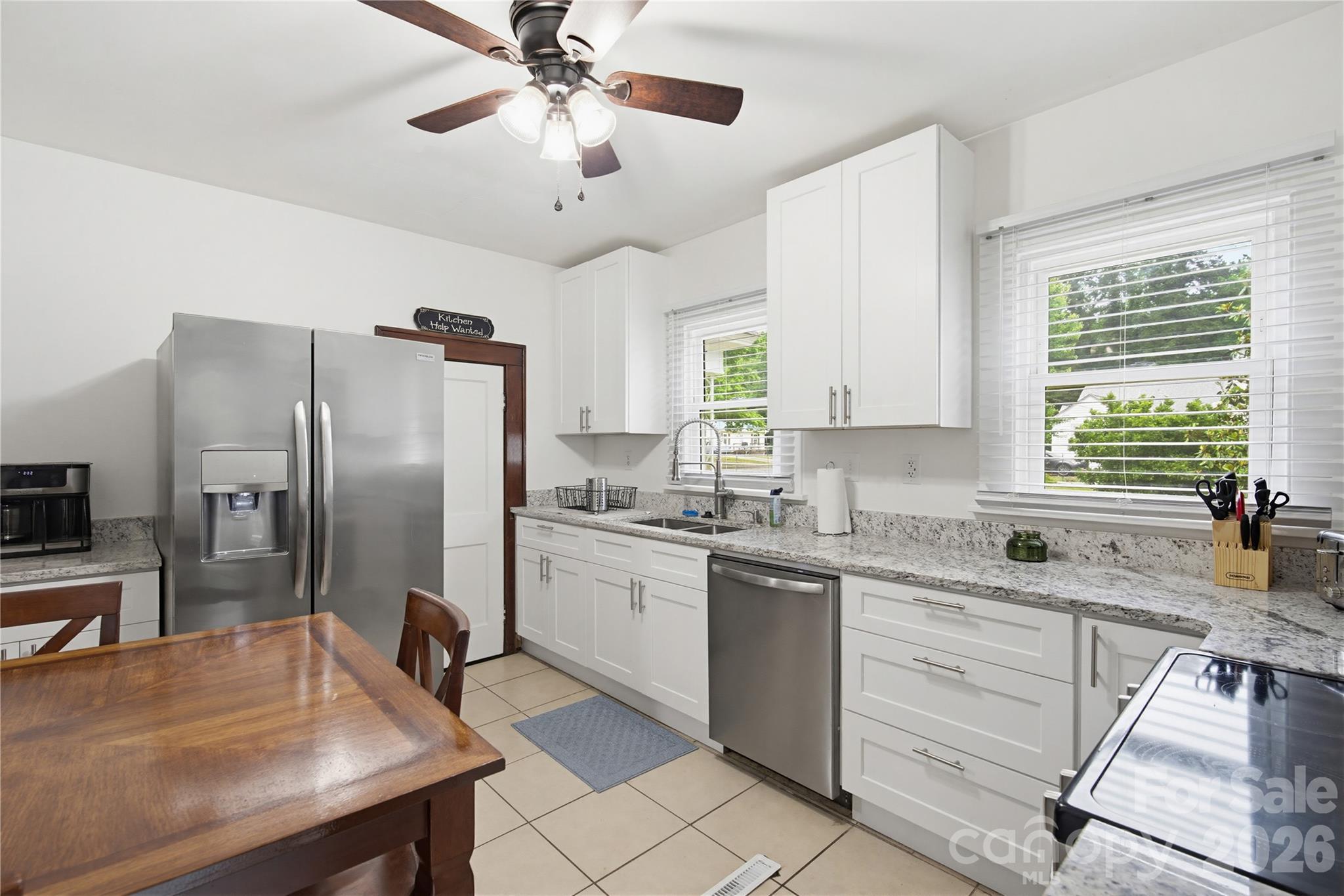 734 Tanglewood Drive Property Photo 3