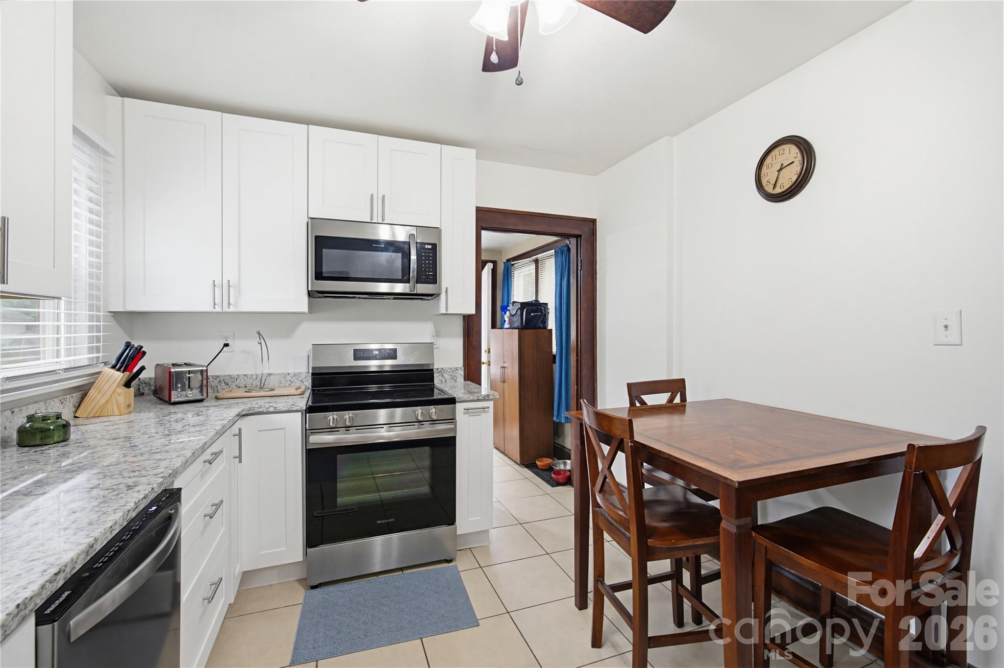 734 Tanglewood Drive Property Photo 4