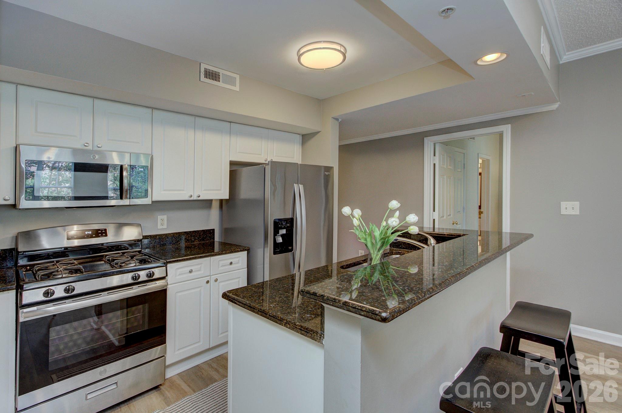 405 W 7th Street 303 Property Photo 14