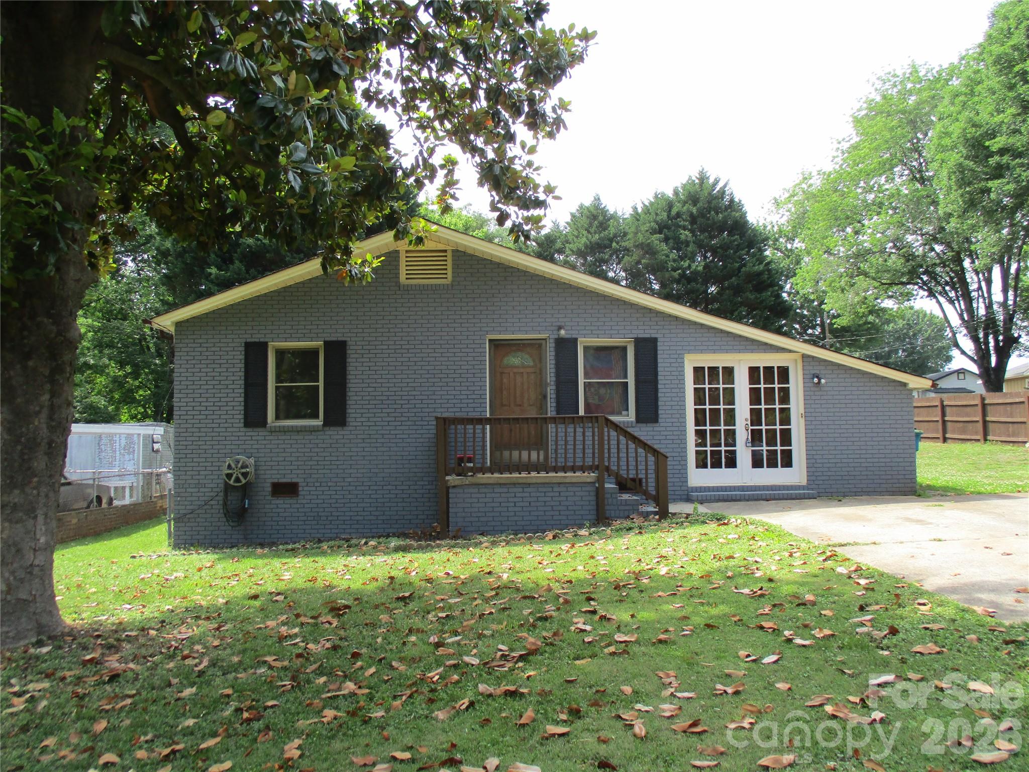 307 6th Street Property Photo 1