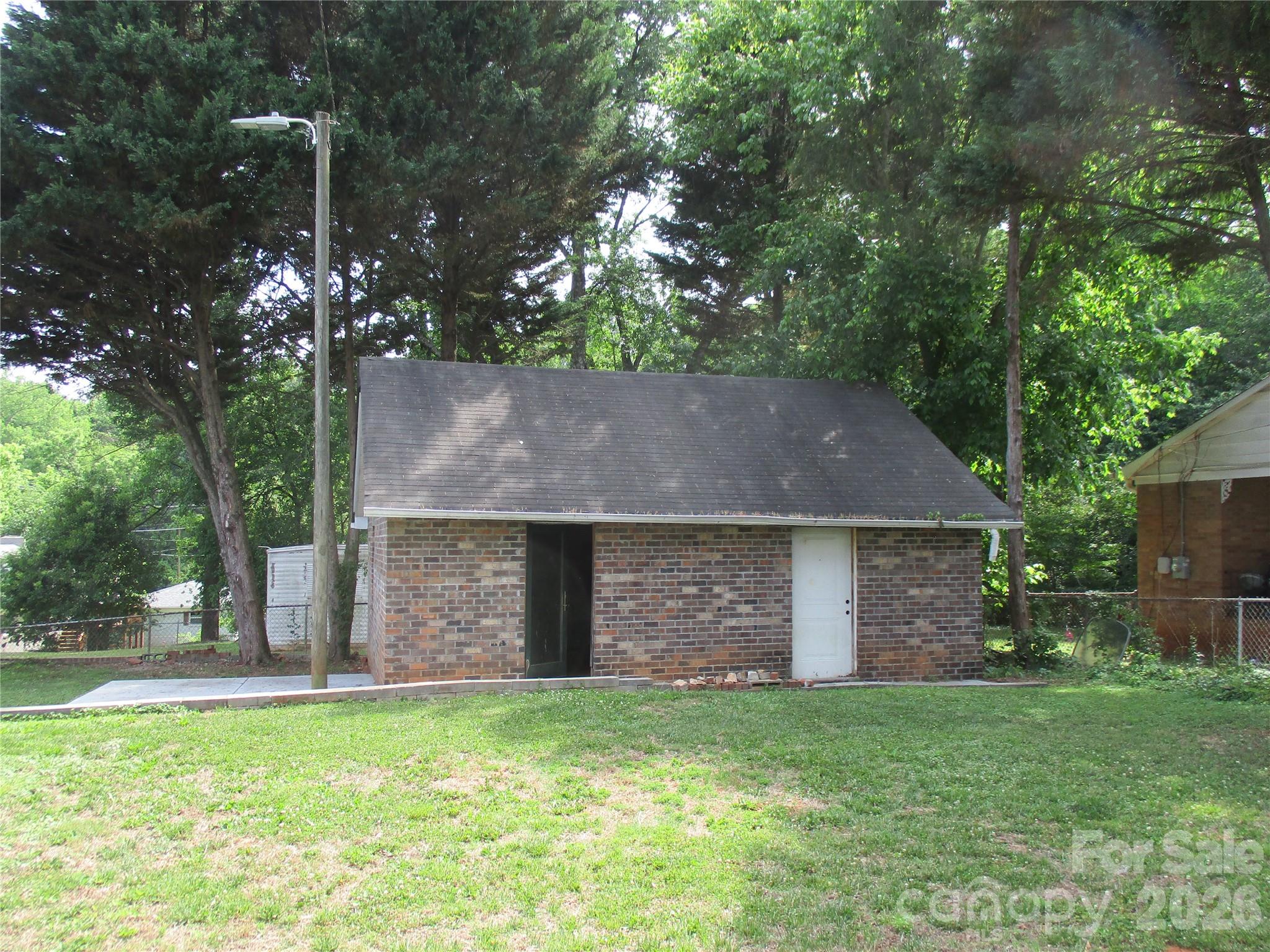 307 6th Street Property Photo 2