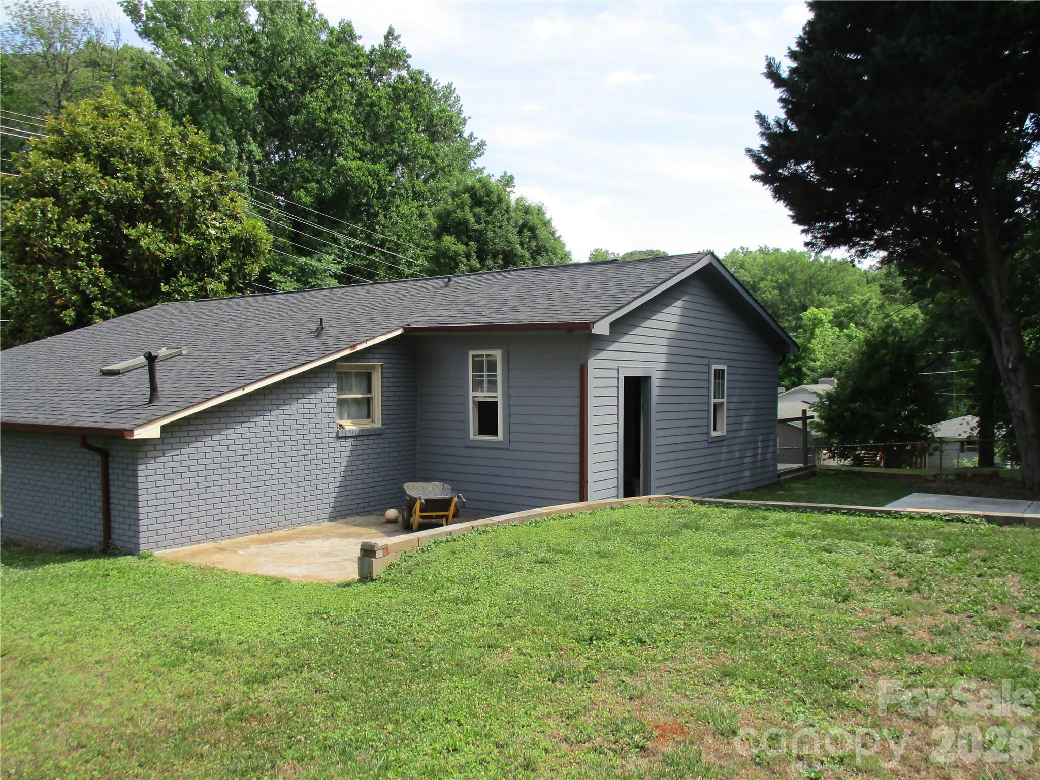 307 6th Street Property Photo 3