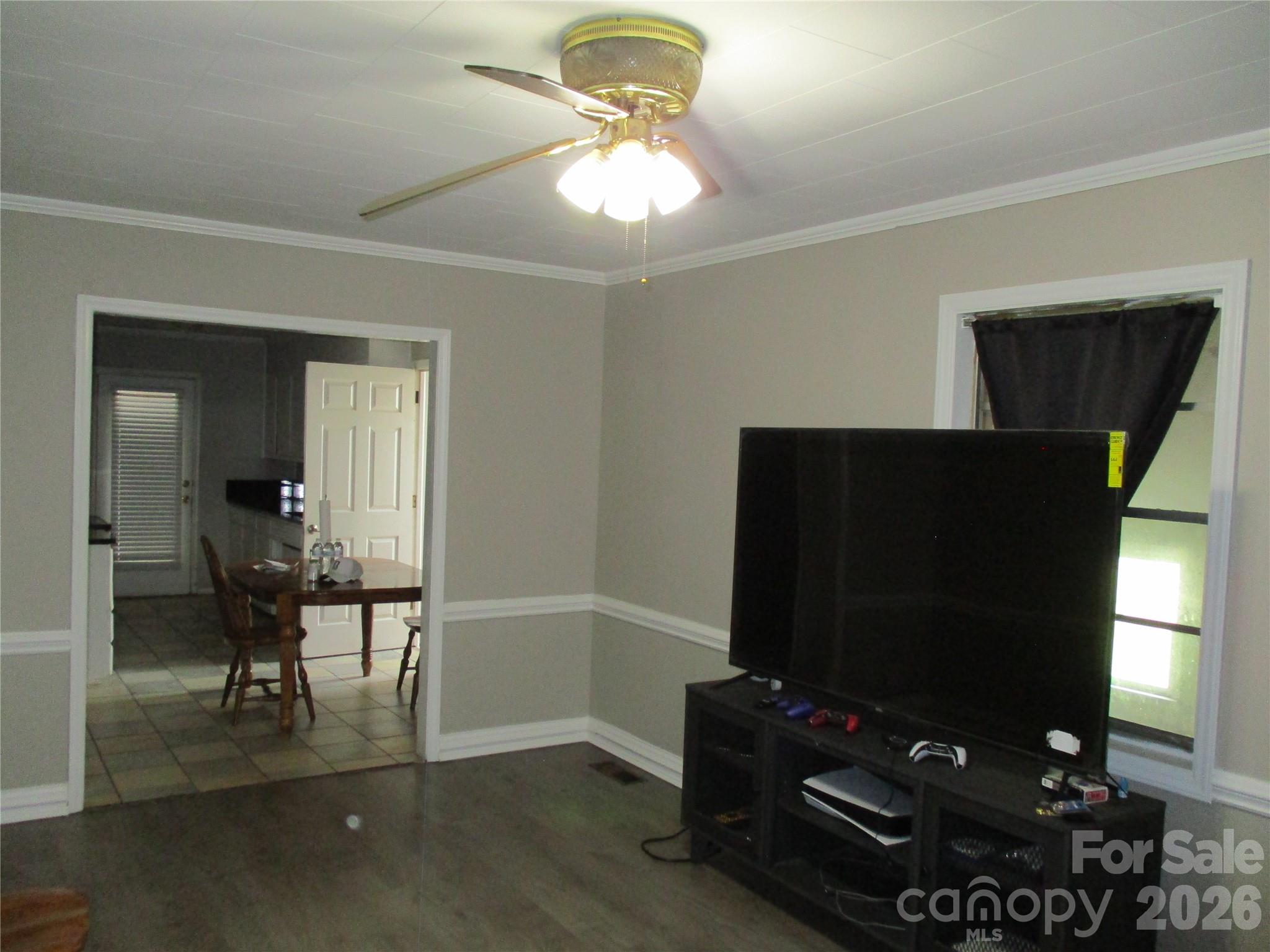 307 6th Street Property Photo 4