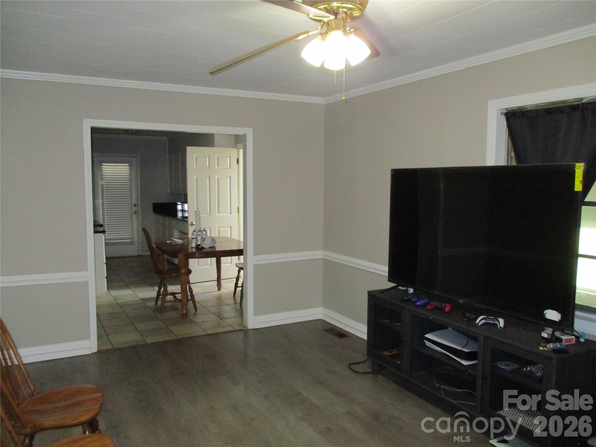 307 6th Street Property Photo 5