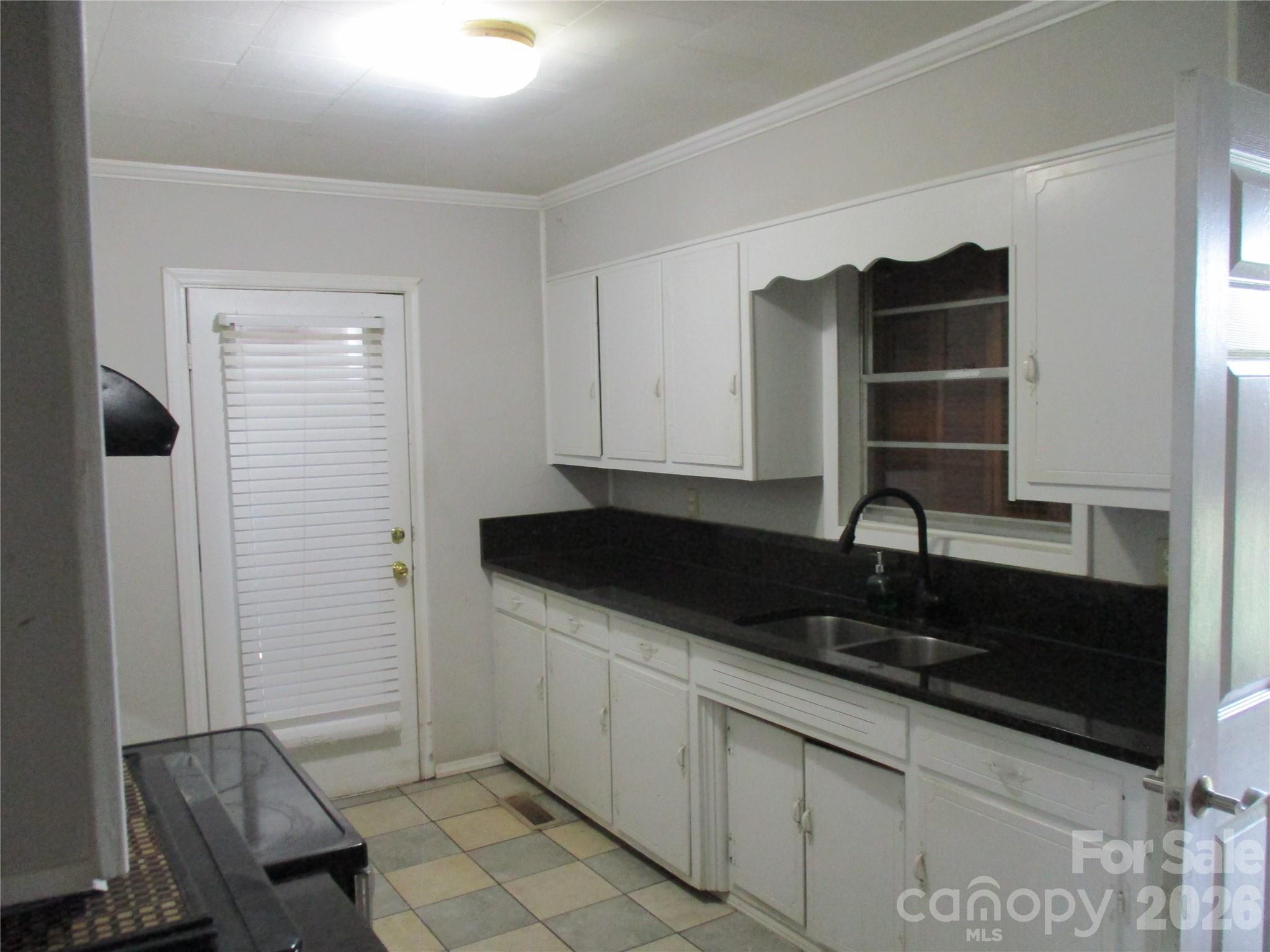 307 6th Street Property Photo 7