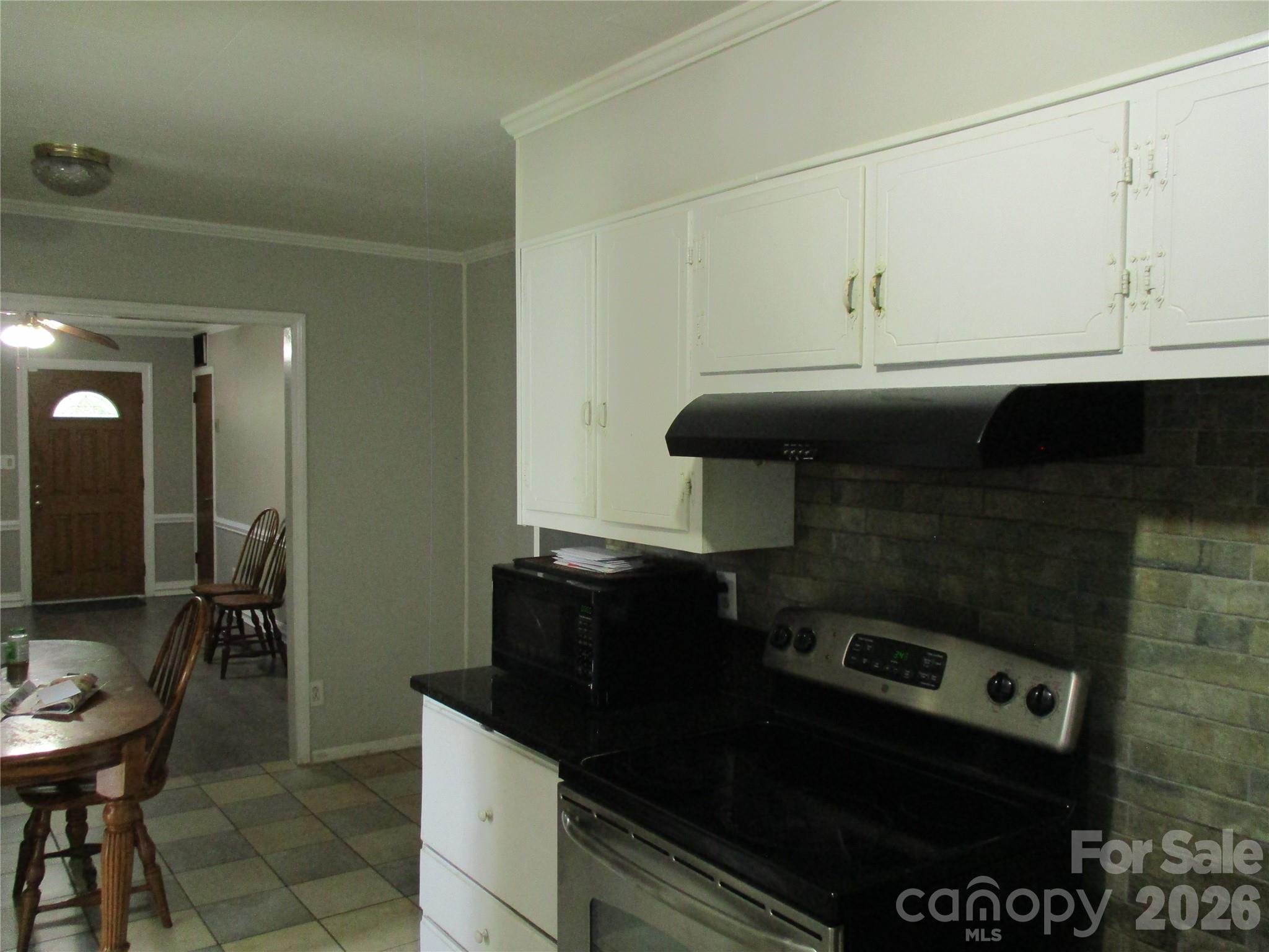 307 6th Street Property Photo 8