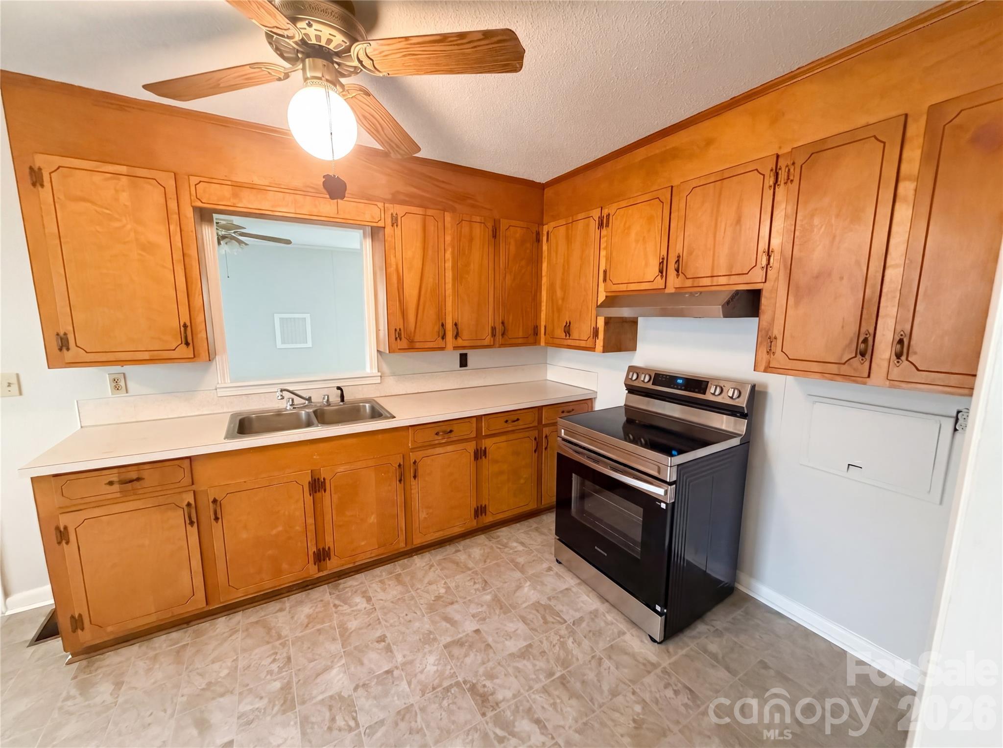 318 Mitchell Street Property Photo 6