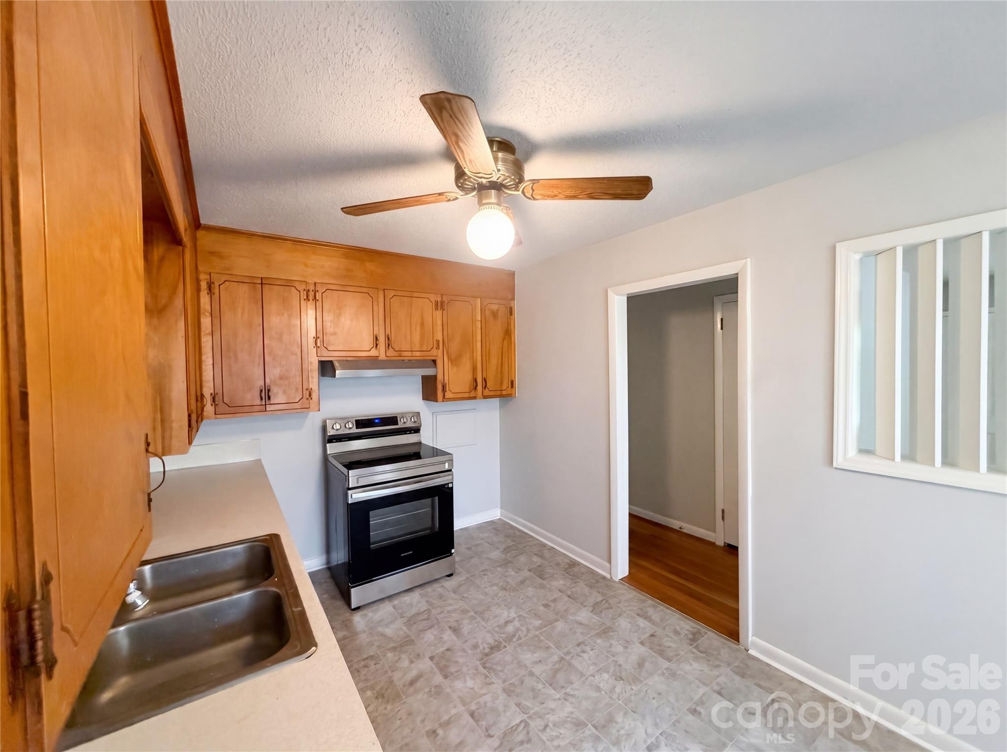 318 Mitchell Street Property Photo 8