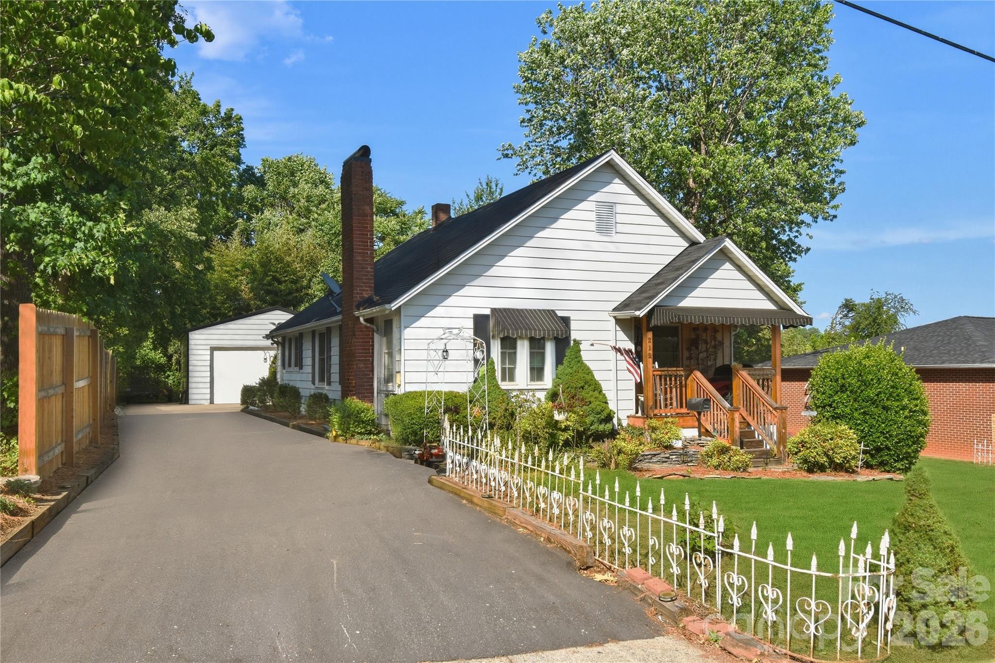212 Sharon Avenue Property Photo 1