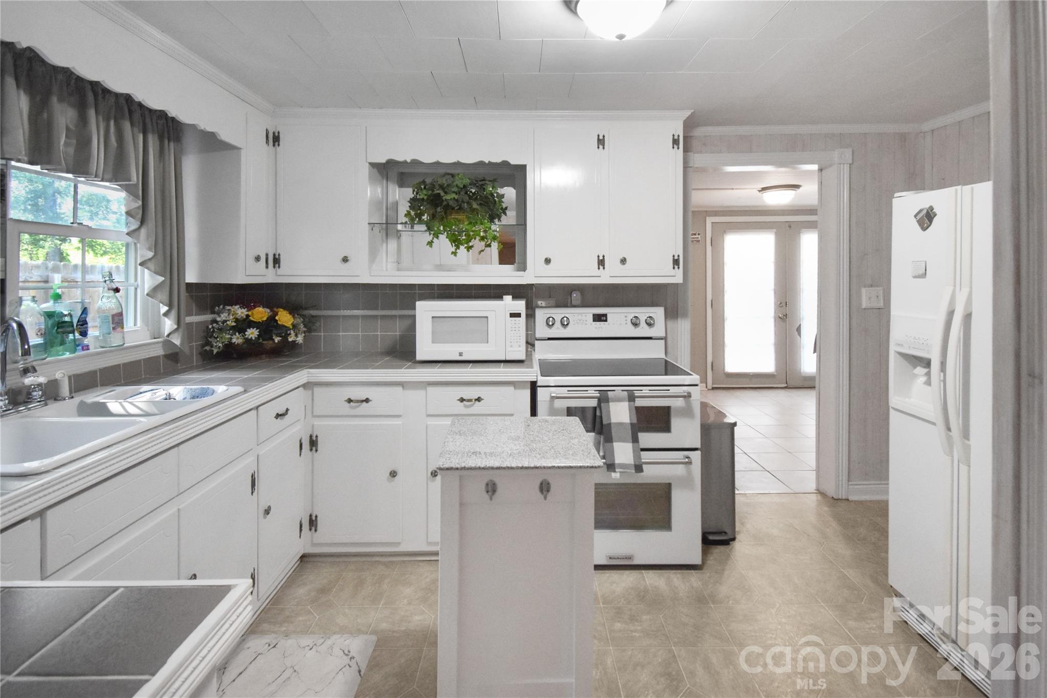 212 Sharon Avenue Property Photo 1