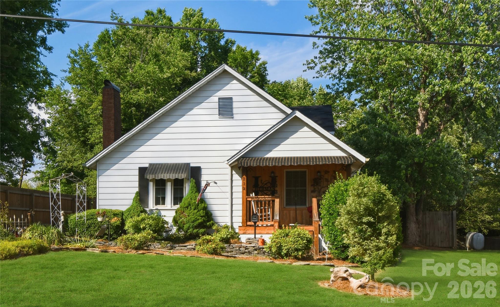 212 Sharon Avenue Property Photo 1