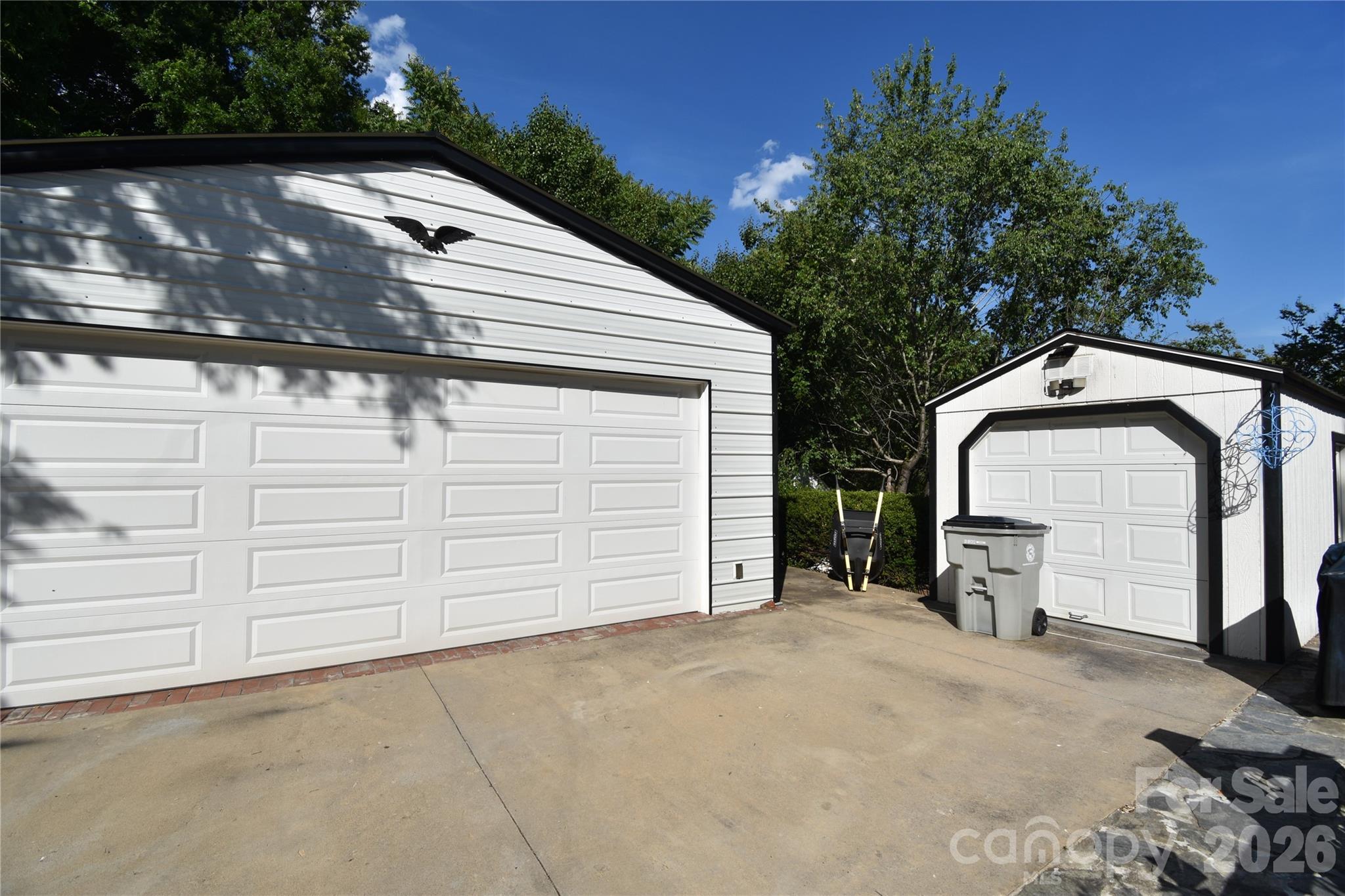 212 Sharon Avenue Property Photo 4
