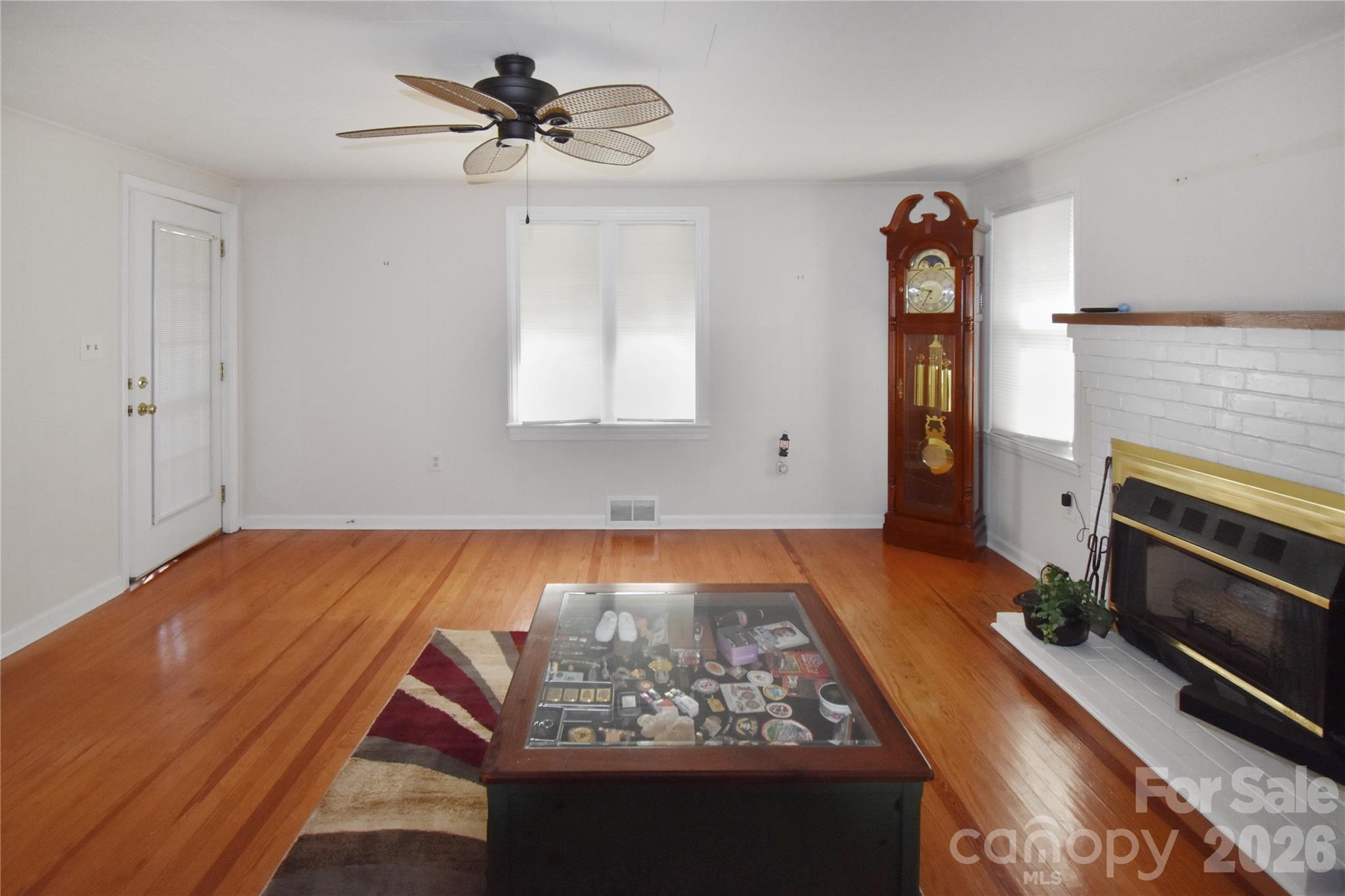 212 Sharon Avenue Property Photo 6