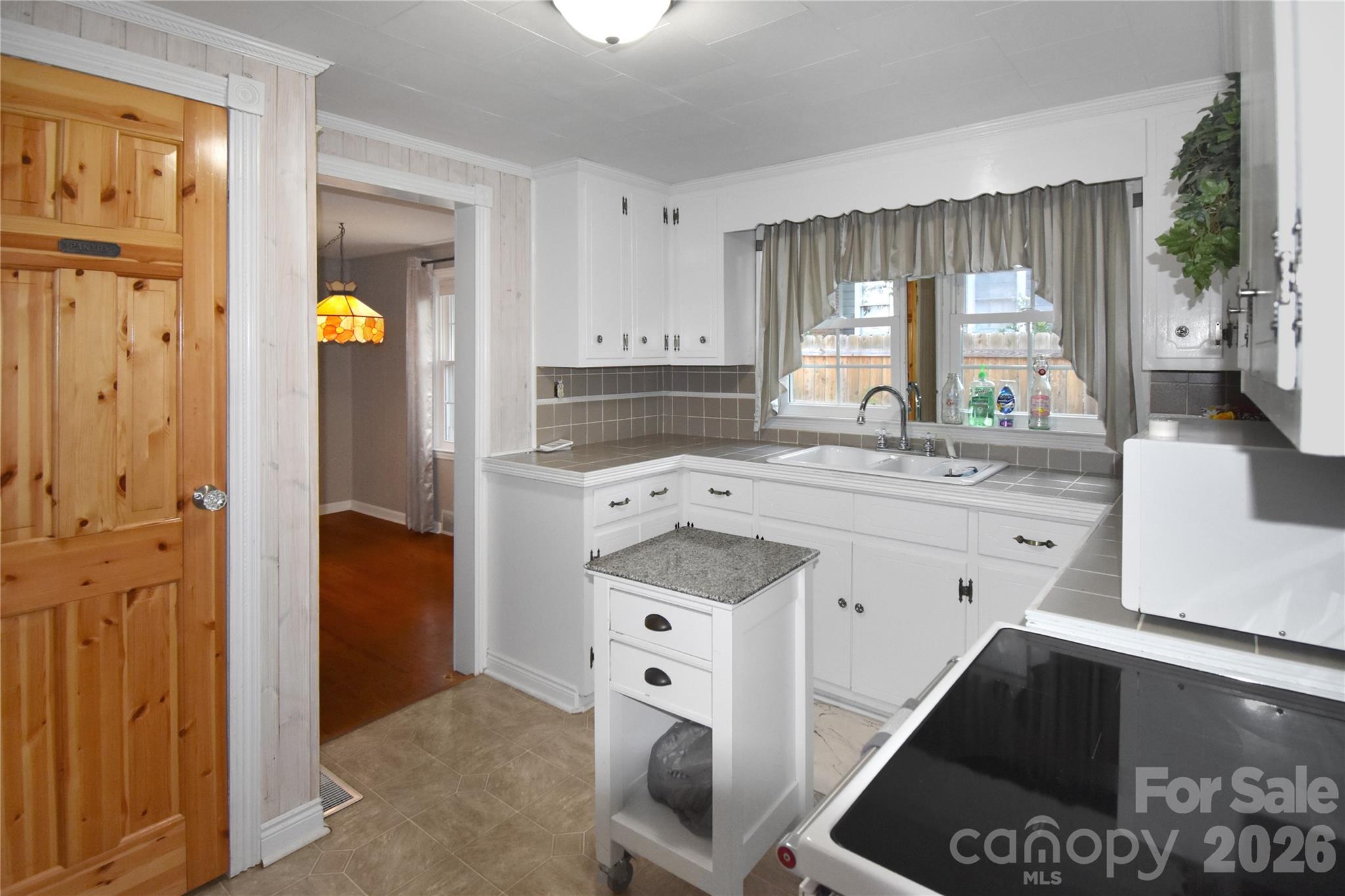 212 Sharon Avenue Property Photo 11